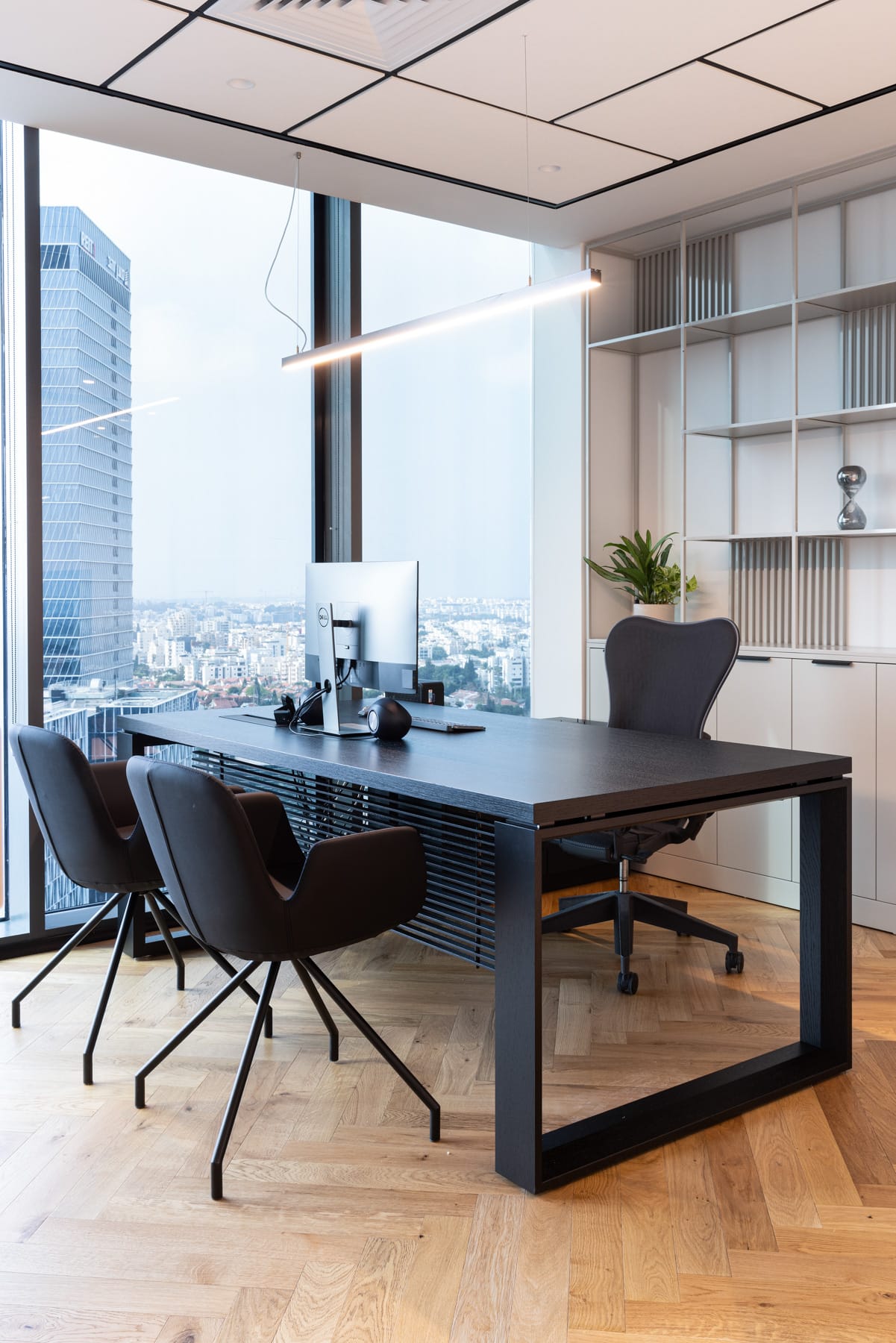 Arch-bralcodaisy-chair-Btmirra-2-chair-hm-2-1