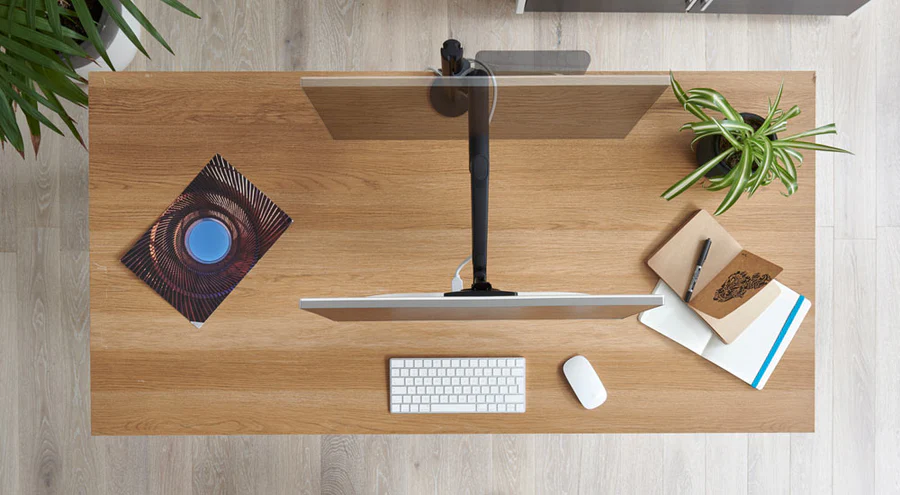 Lima-Laptop_Mount-Lifestyle