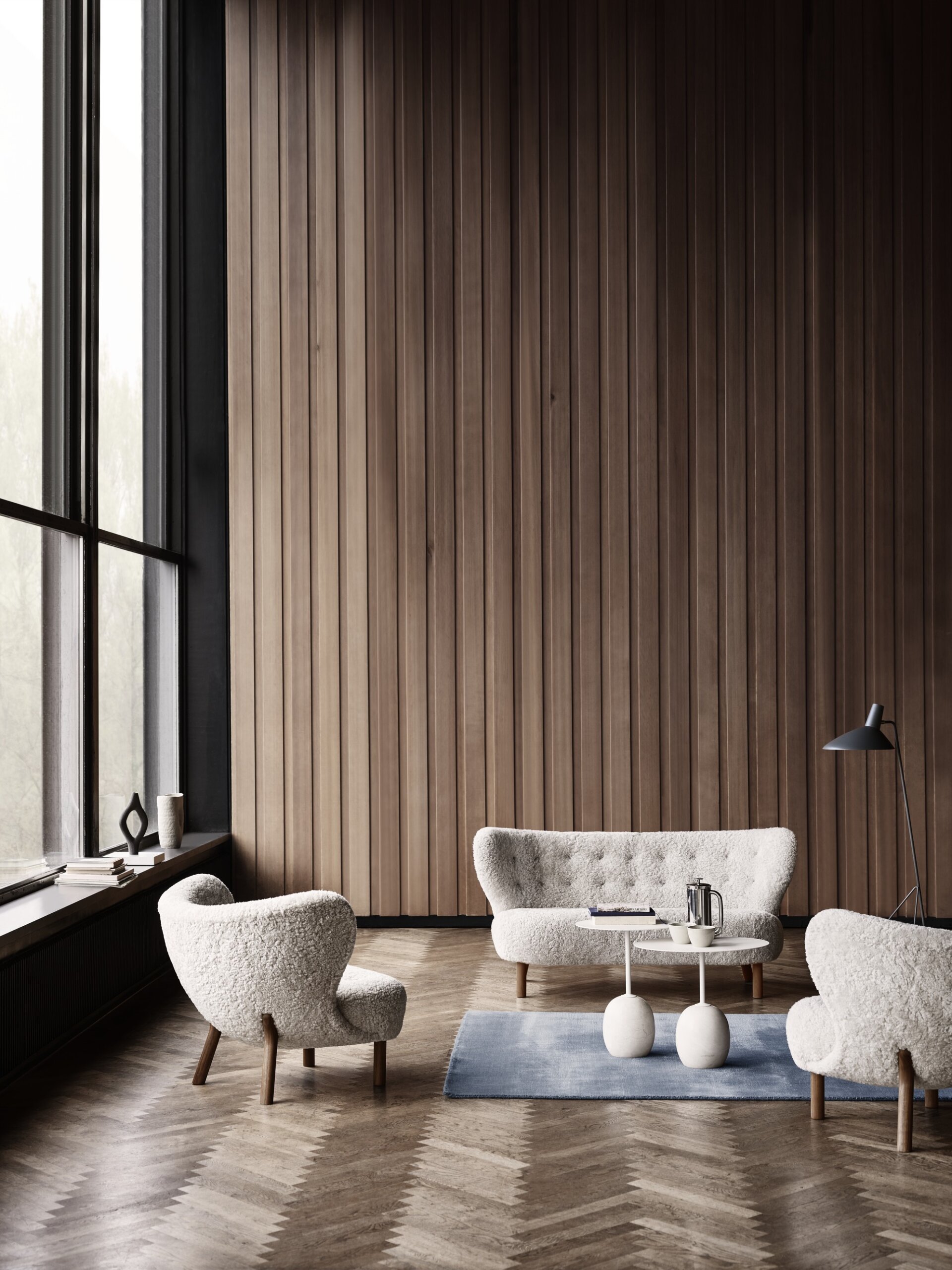 Little Petra VB1 & VB2 in Oiled Walnut w. Sheepskin Moonlight I Tripod HM8 w. Black I The Moor AP5 w. Grey-Blue Thunder I Lato LN8 & LN9 in Ivory White w. Crema Diva Marble