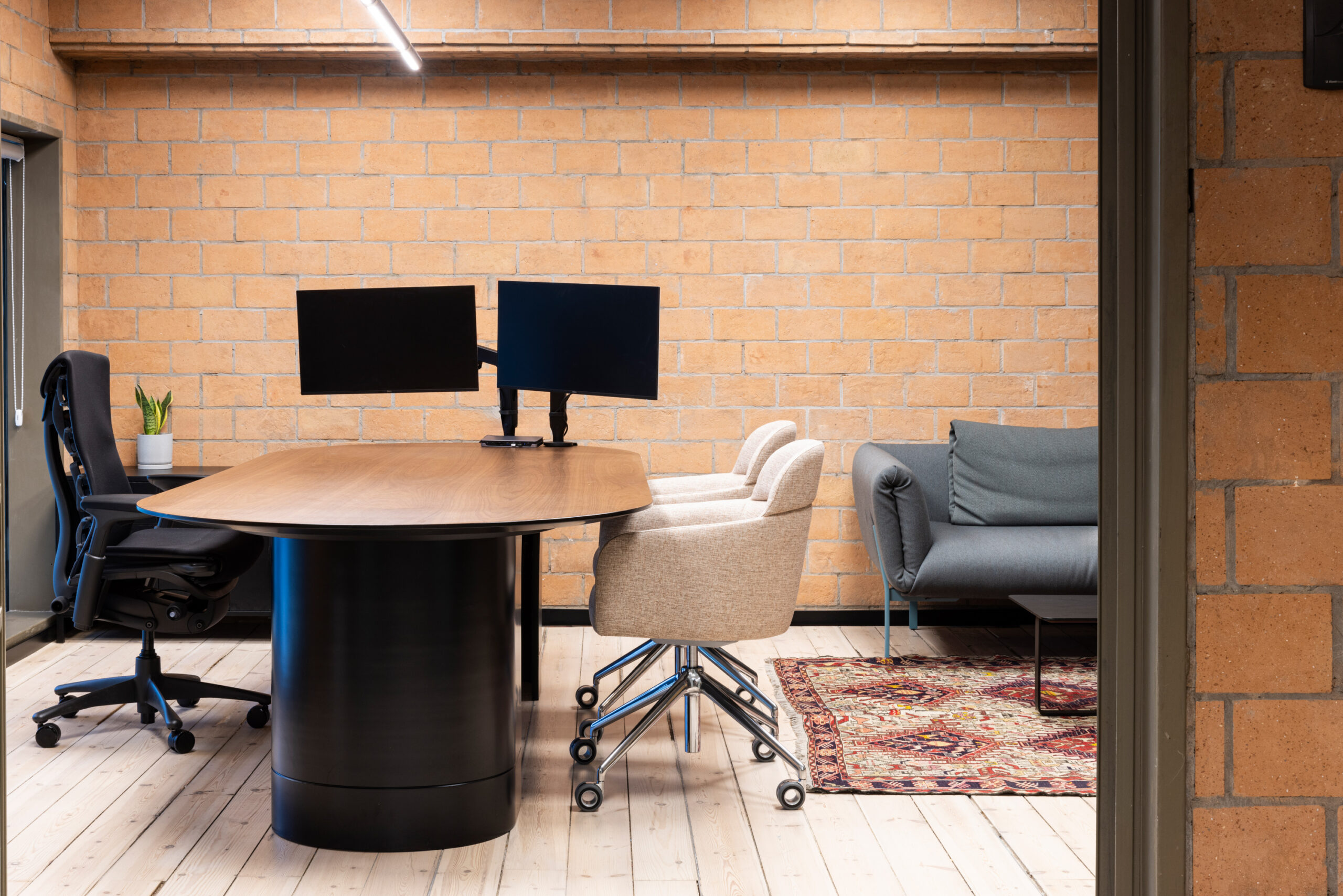 Moon-oval-table-pitaro-3-scaled-4