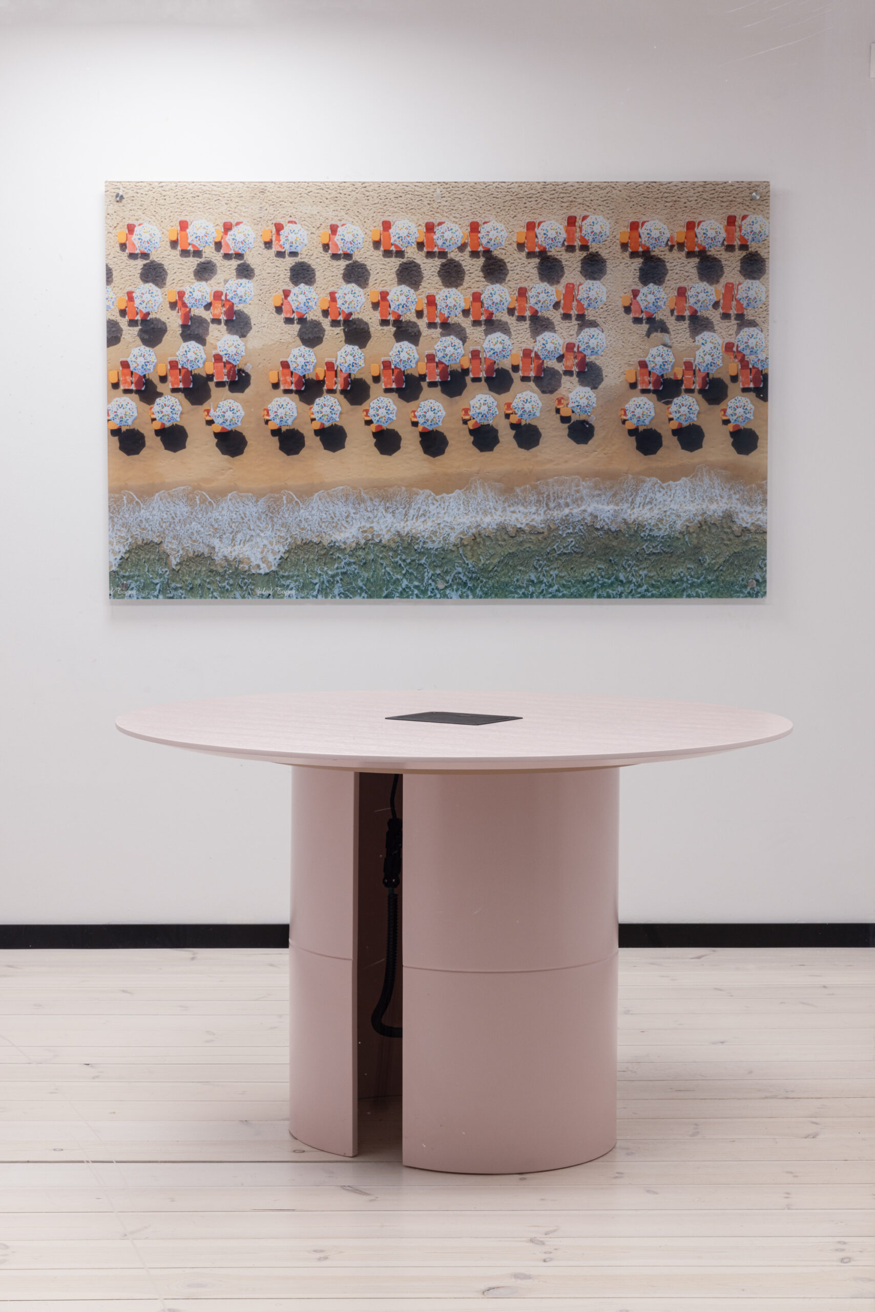 Moon-round-table-pitaro-3-scaled-4