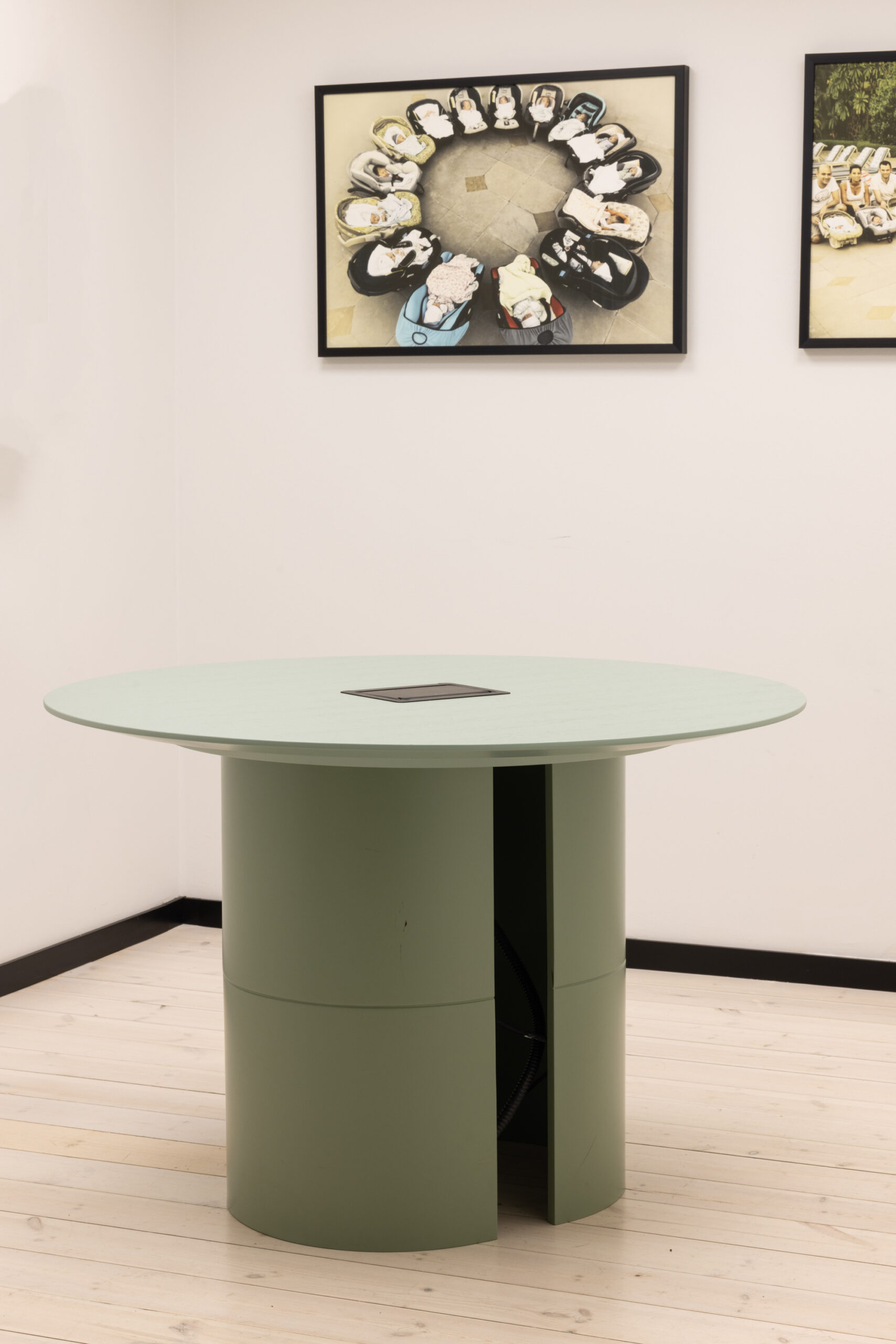 Moon-round-table-pitaro-scaled-4