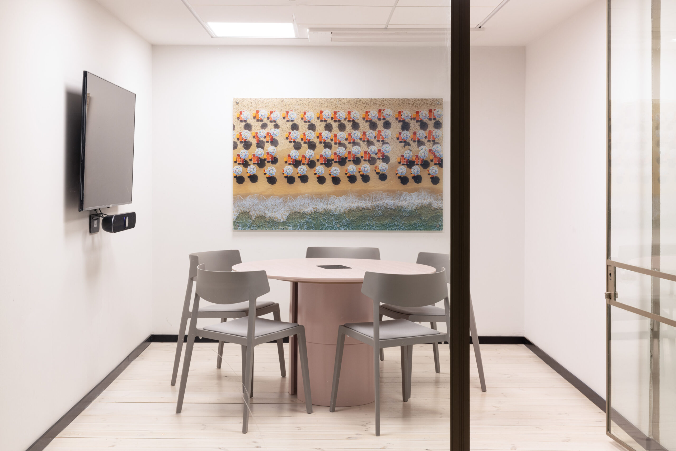 Moon-round-table-pitaroWing-actiu-2-scaled-4