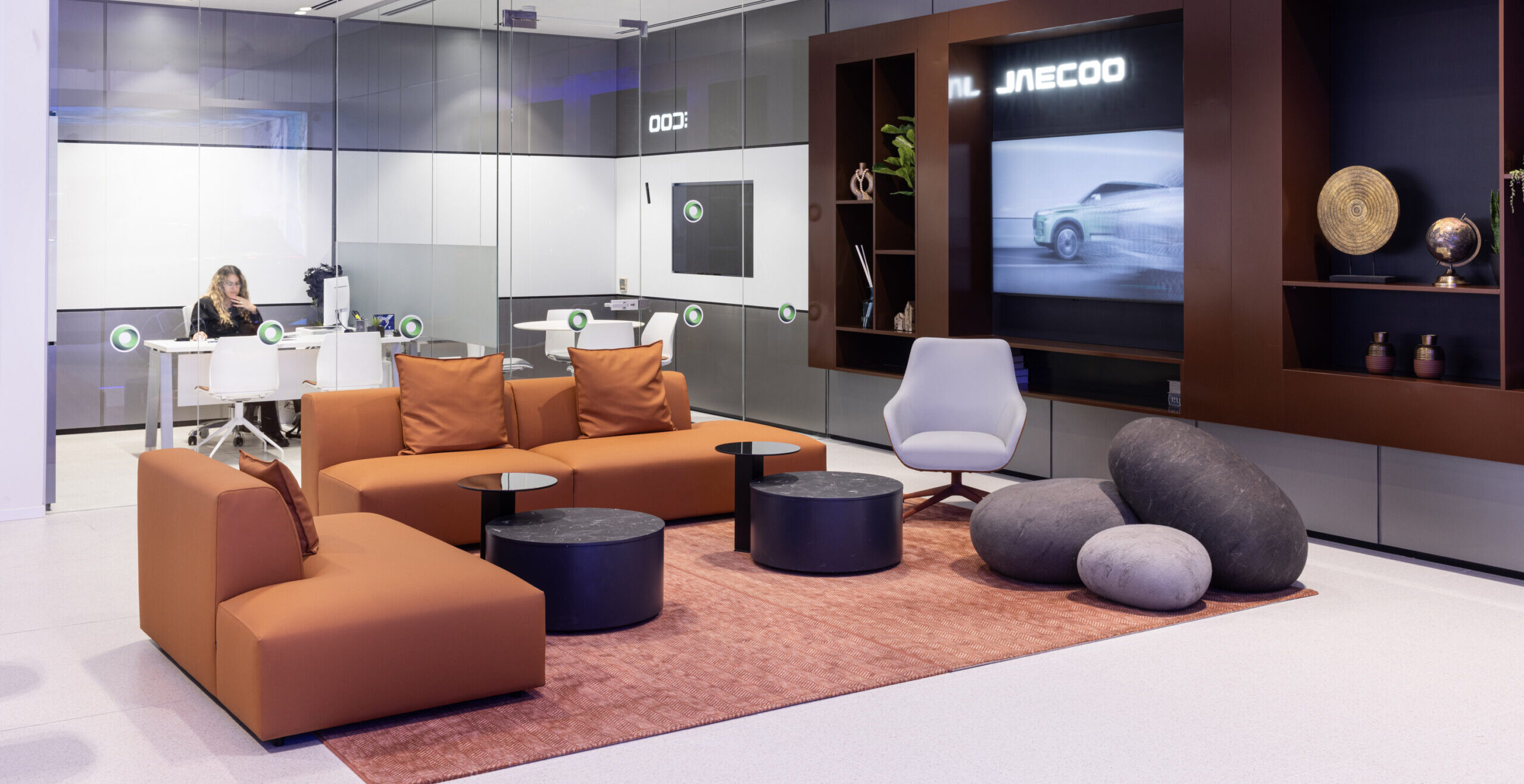 Pick-sofalamy-lounge-bTשולחן-בייצור-מקומיפופים-חלוקי-נחל-2-2-scaled-e1751882219169-1