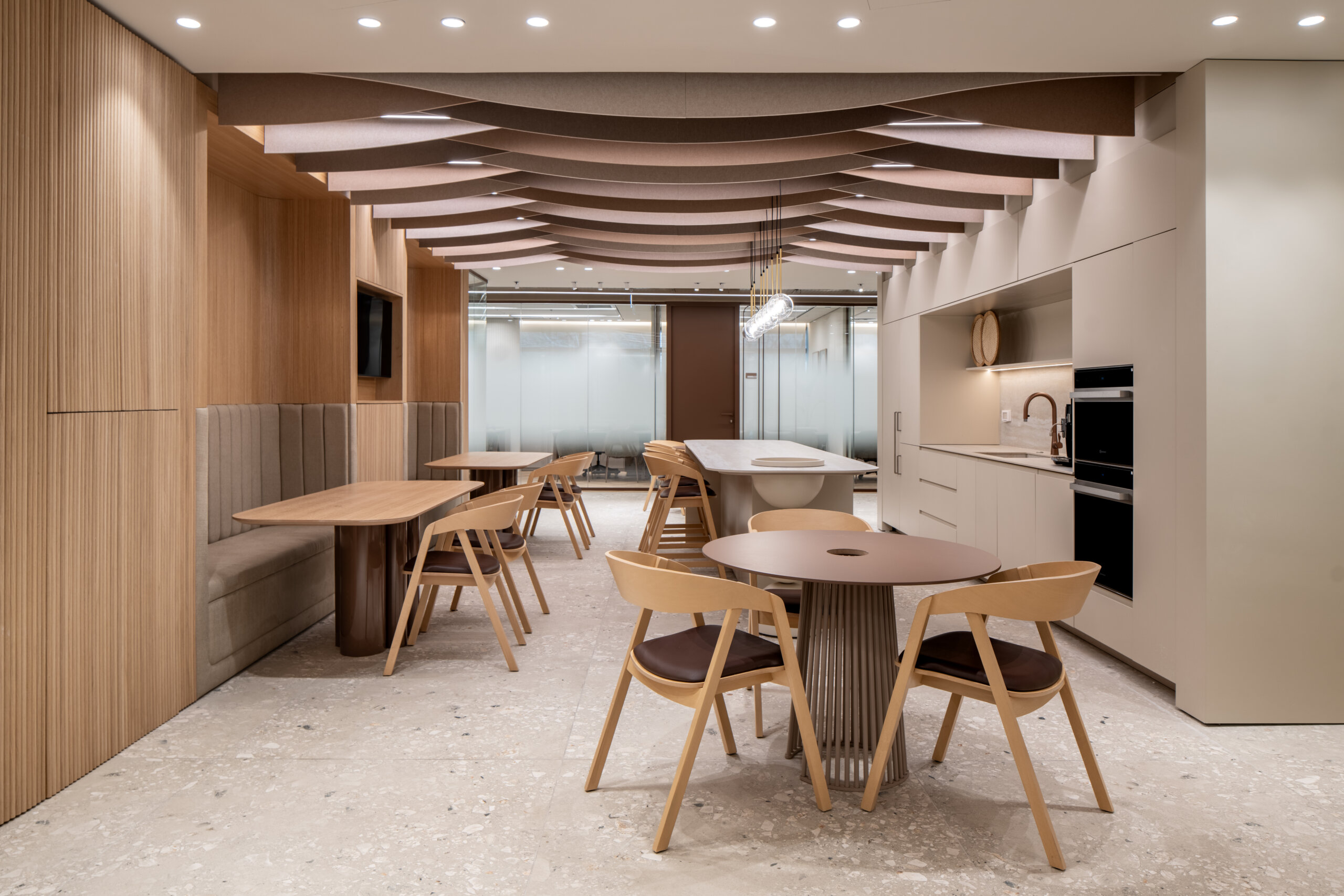Pony by rikostyle+seri table b&T