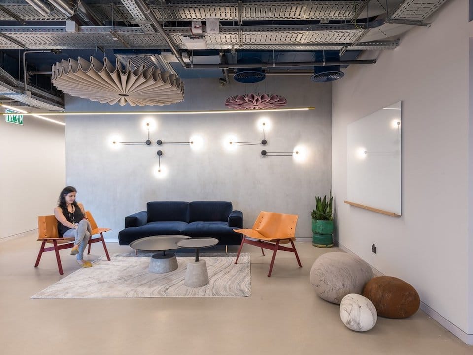 Ronel-Jordan-rocks-Buzzi-pleats-960x720-1-1