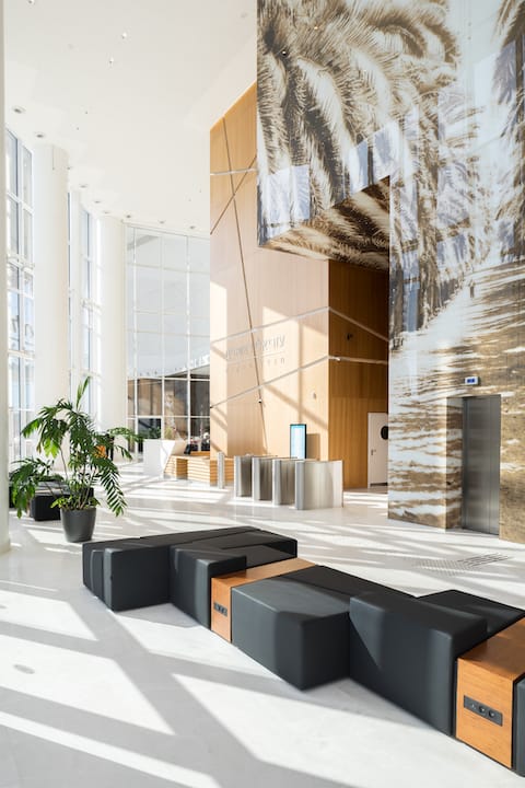 Smart-Bench-Azrieli-480x720-1