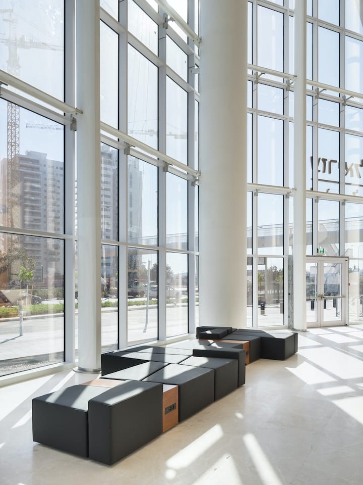 Smart-Bench-Azrieli-720x960-1