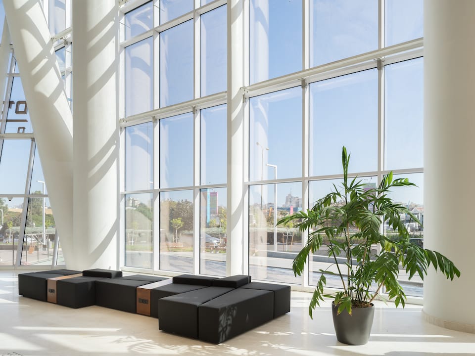 Smart-Bench-Azrieli-960x720-1