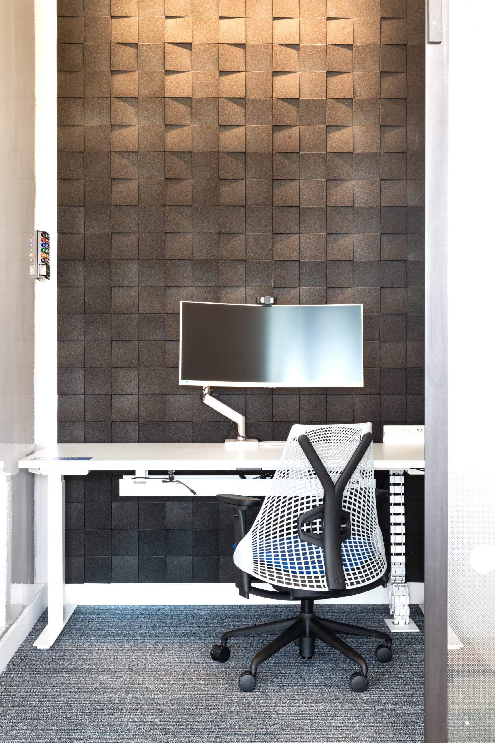 Tone-table-by-knollsayl-chair-Herma-miller-3-scaled-3