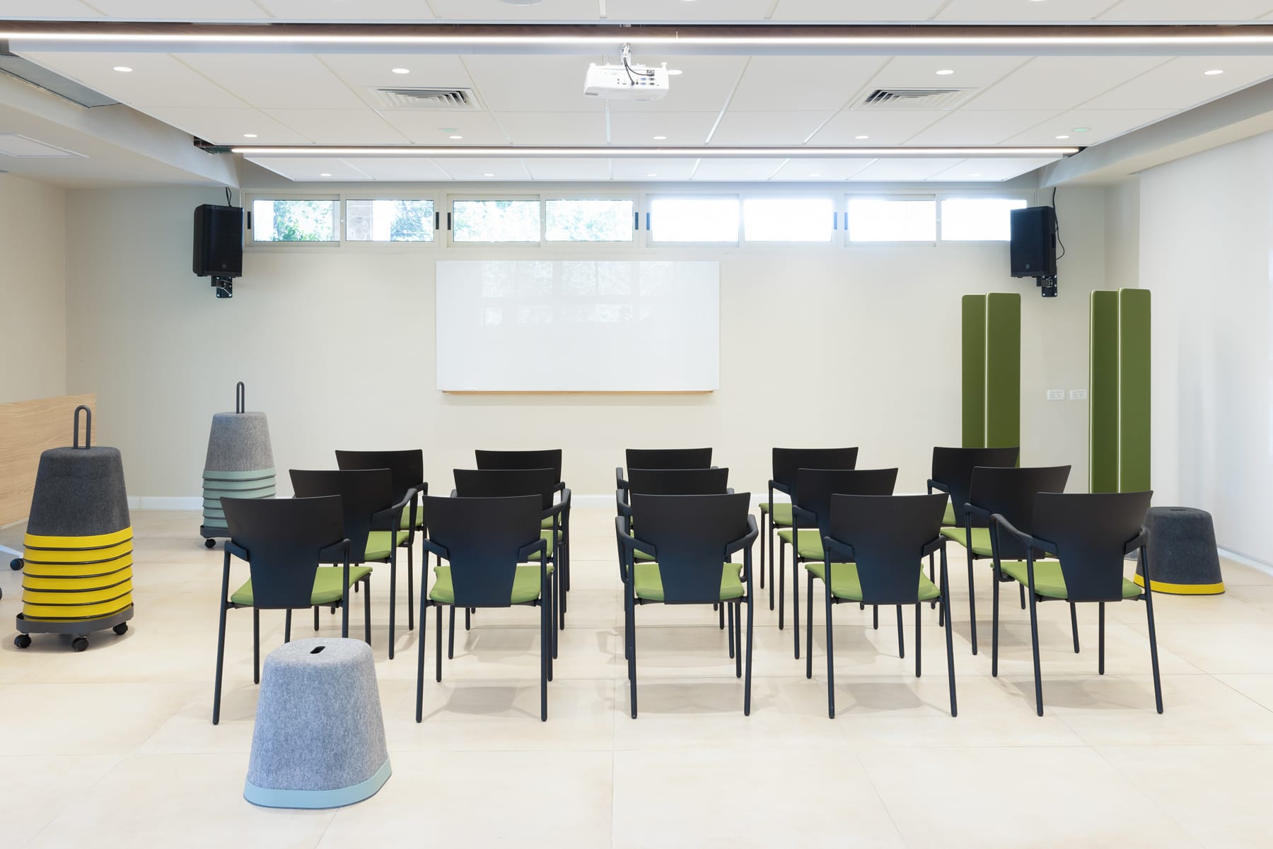 aktiva-עם-מושב-מרופדscreen-360-actiu