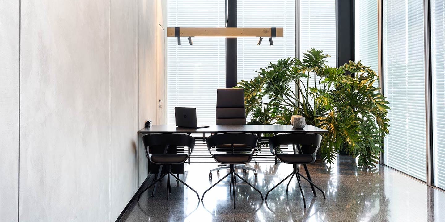 arkitek-work-table-actiubody-chair-sitlandchat-chair-ply-collection-1