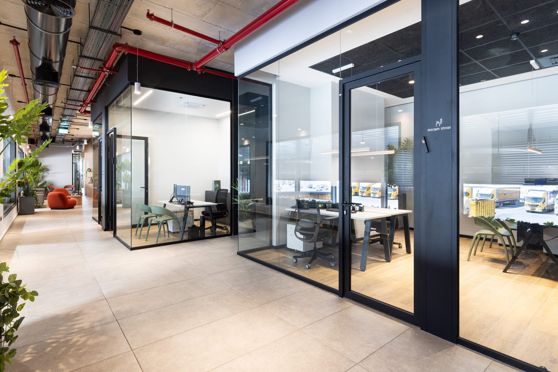 bee-actiuendow-raioanggun-meryfairnature-pitaro-2