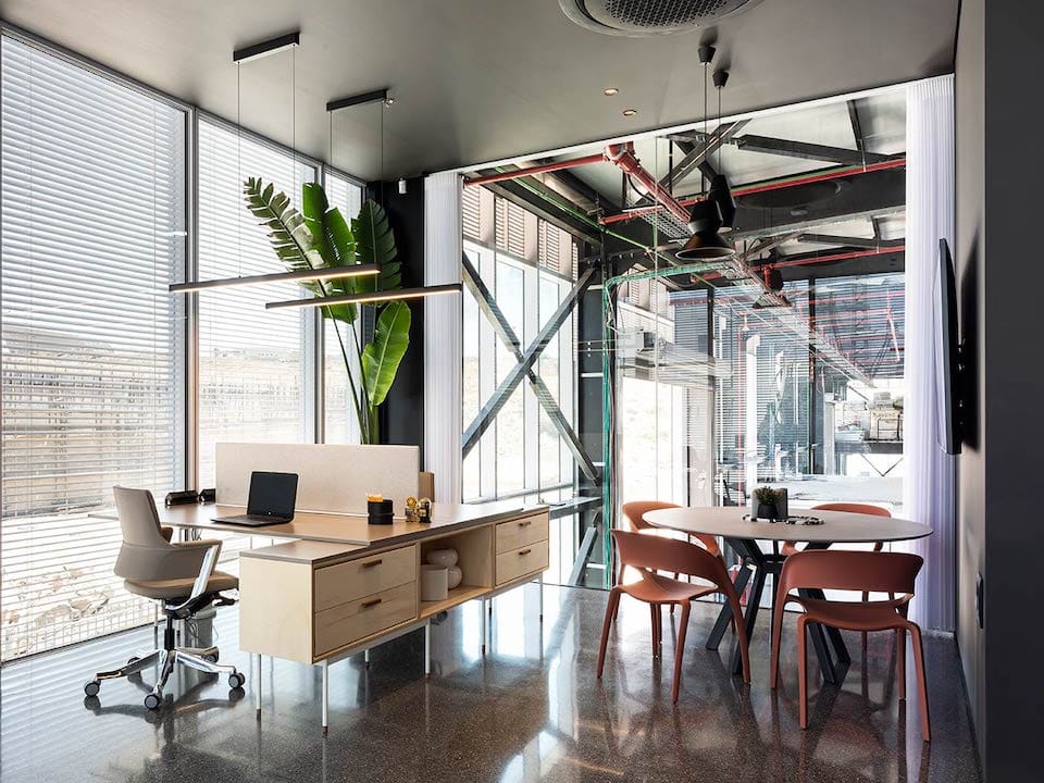 bee-chair-actiudelphi-midium-backnature-round-table-1