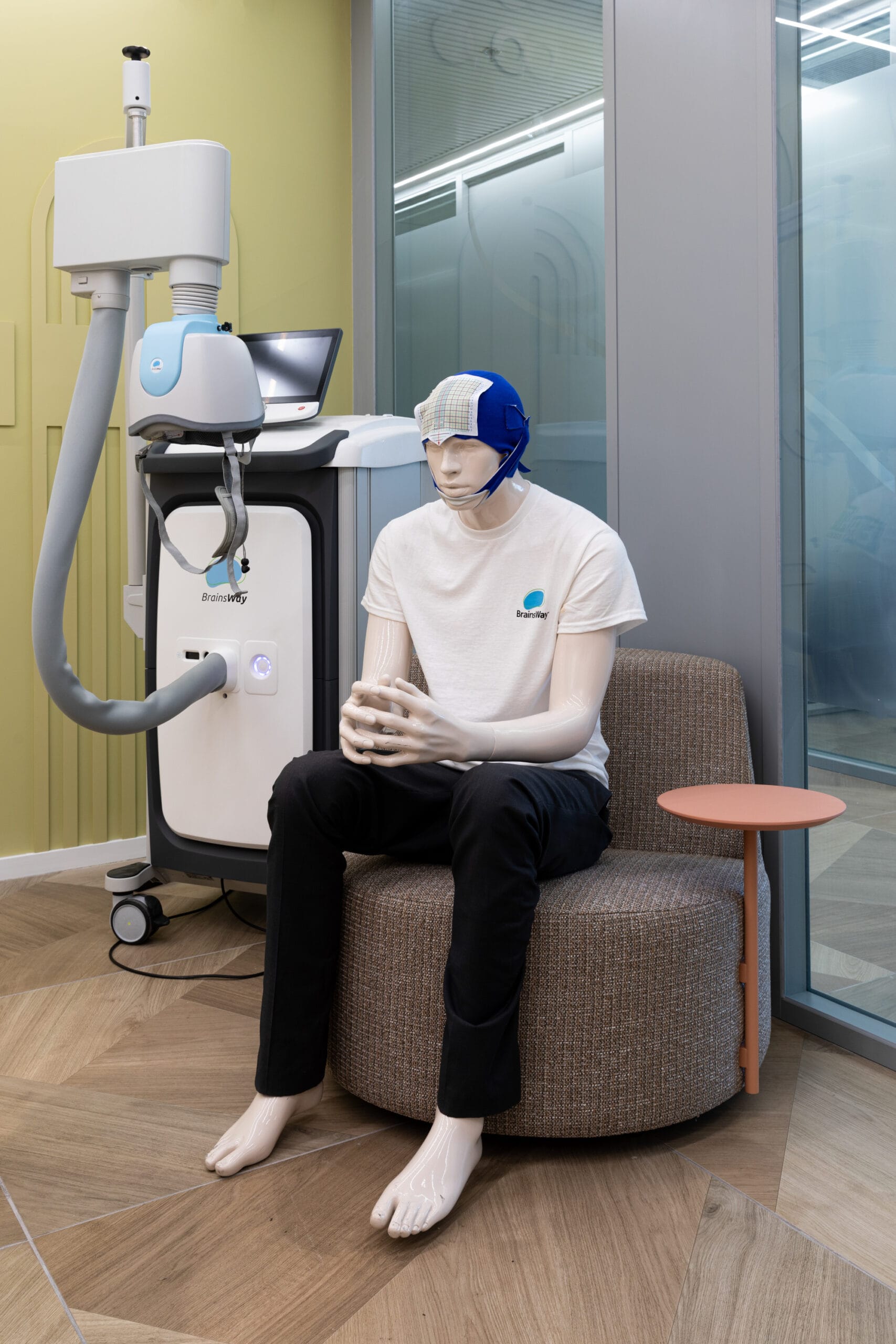 bold-armchair-bt-scaled-3