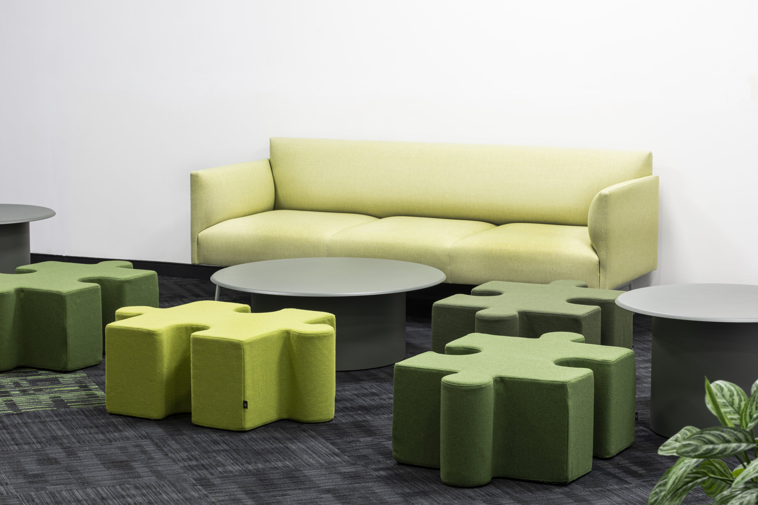 buzzipuzle+led sofa+drage table (2)