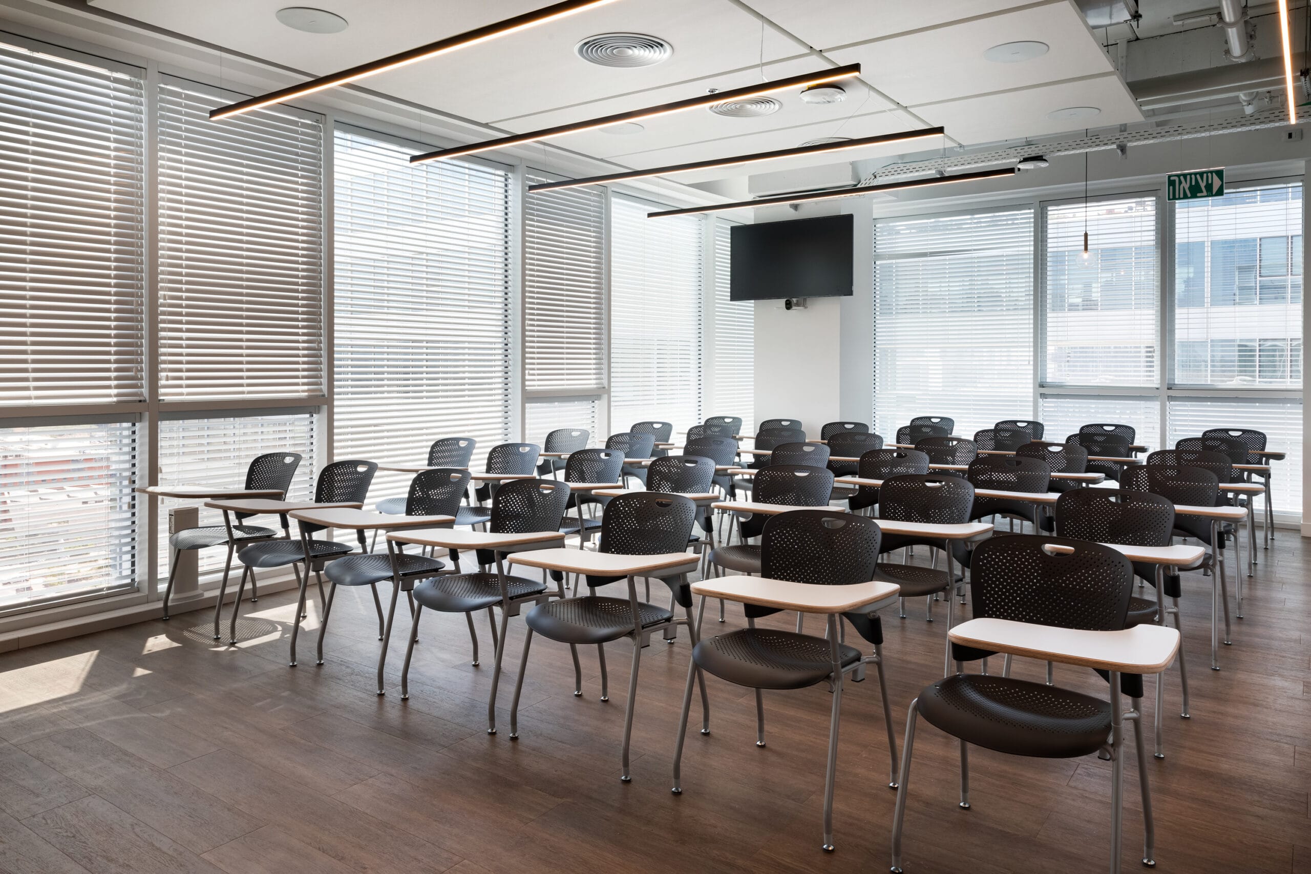 caper-with-tablet-herman-miller-2-scaled-3