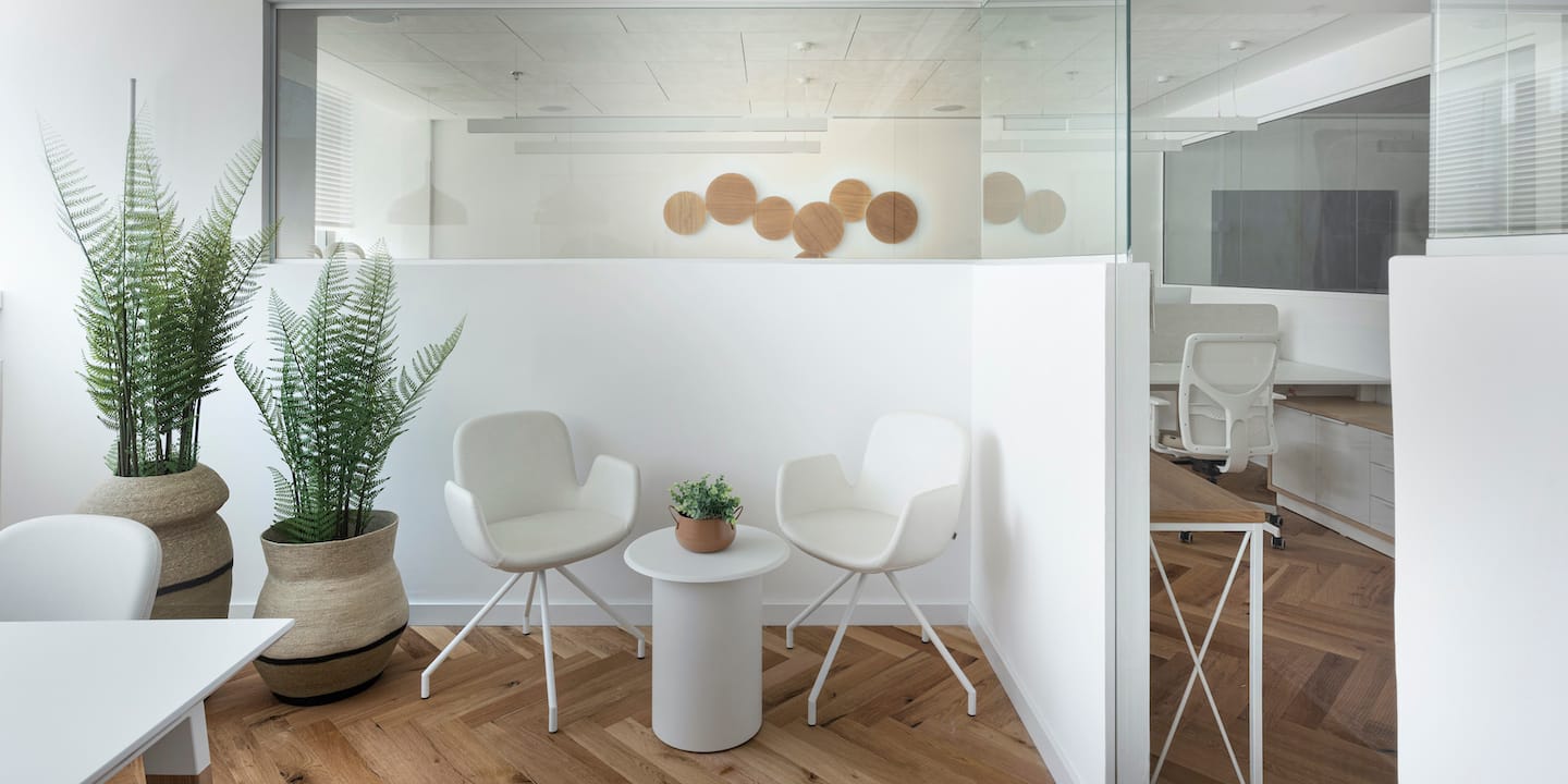 daisy-chairdrage-table-1