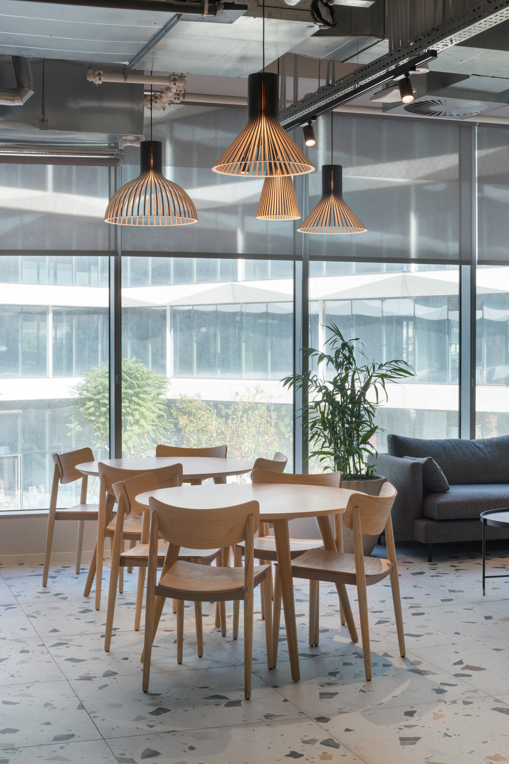 dante chair+wood table KORAY (2)