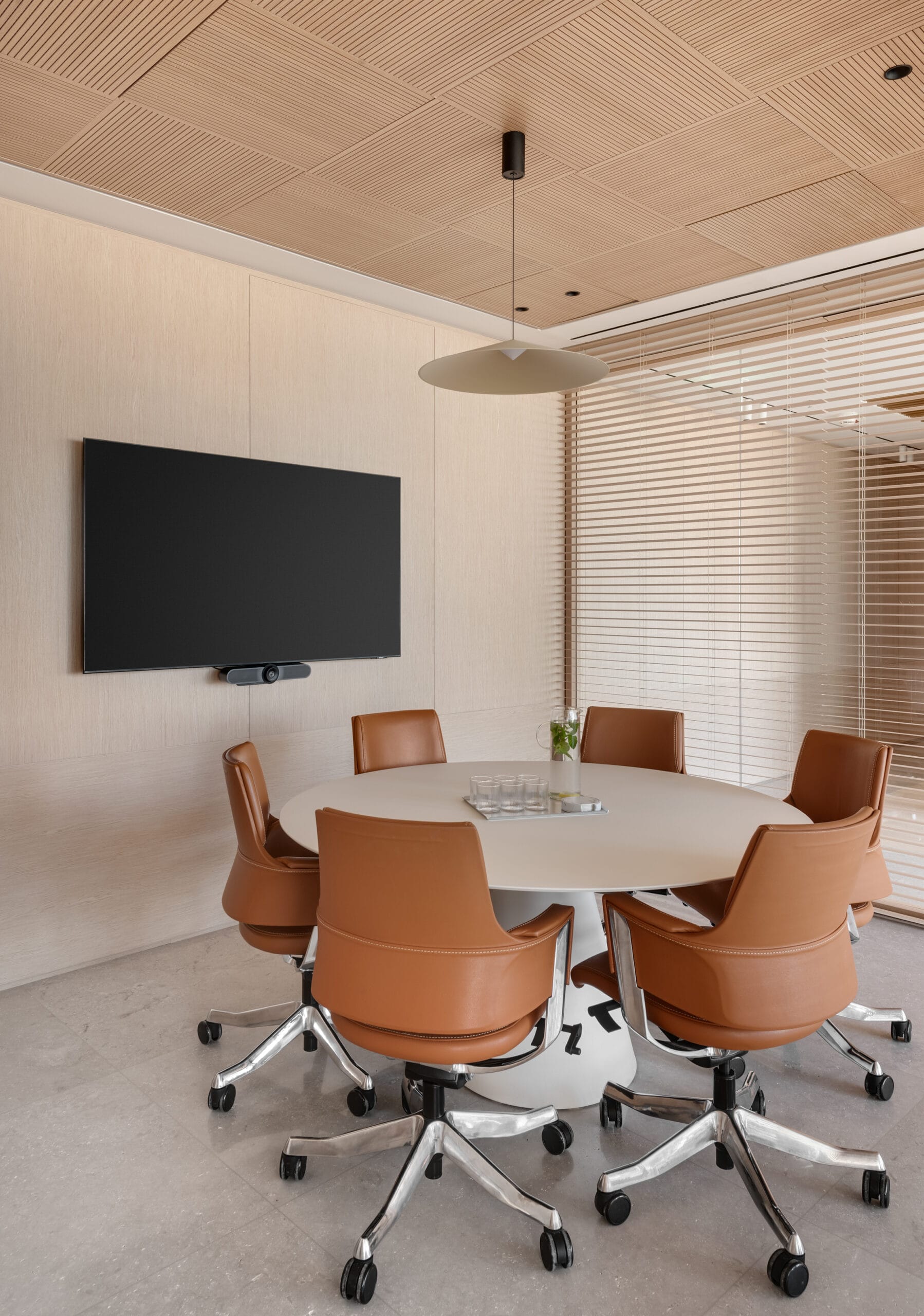 delphi-low-back-meryfairikon-table-pedrali-scaled-3