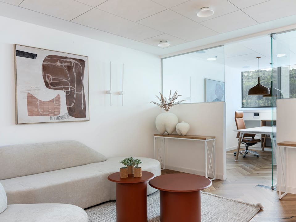 drage-table-BTdelphi-chairספות-בייצור-מקומי-1