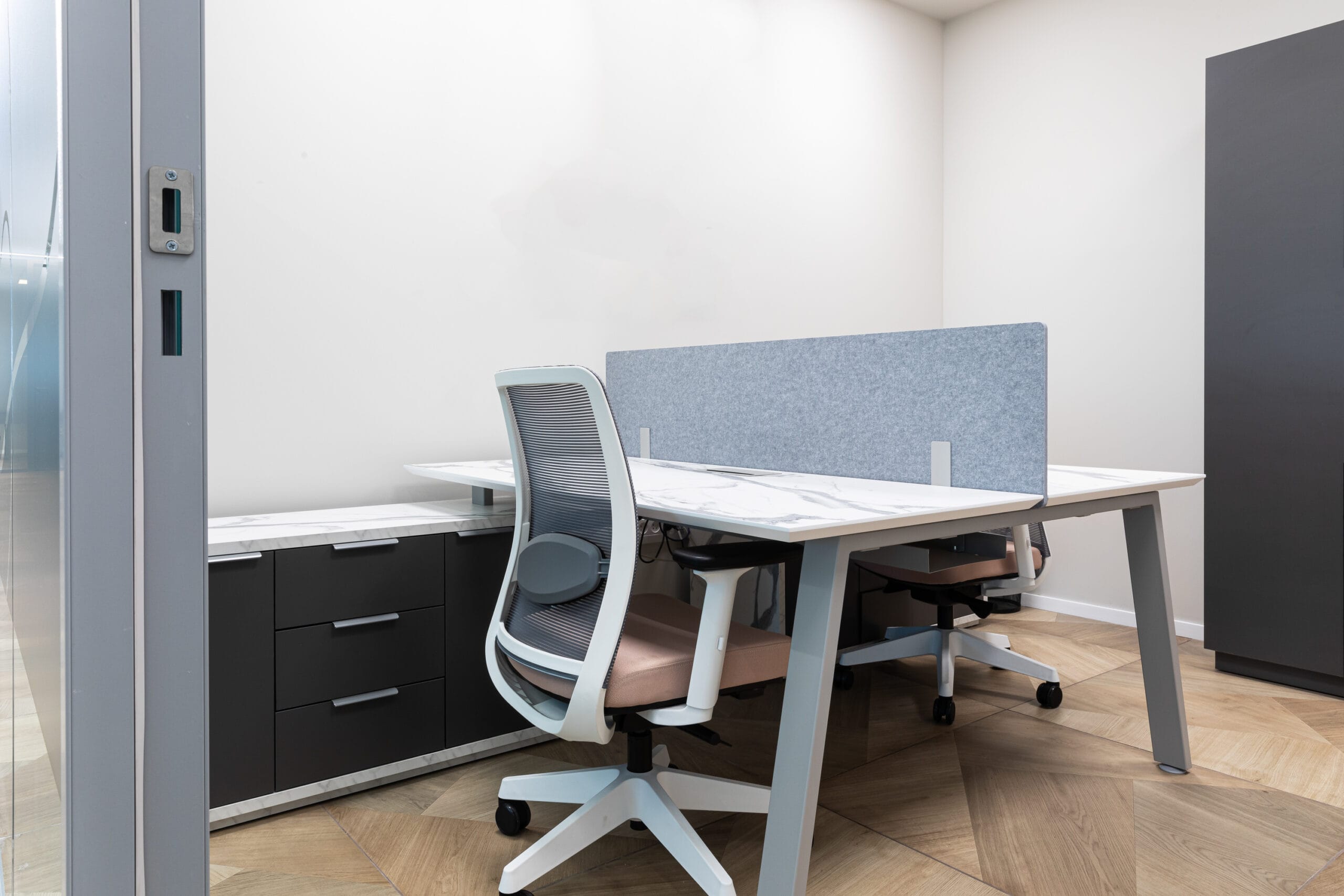 endow-bench-raioשלוחה-בייצור-מקומיanggun-chairpet-partition-raioארון-בנגרות-מקומית-scaled-3