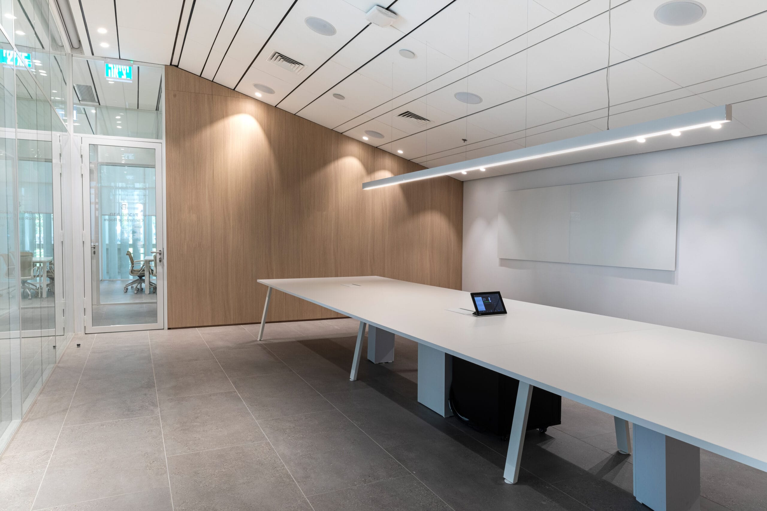 endow-meeting-table-raio-6-scaled-6