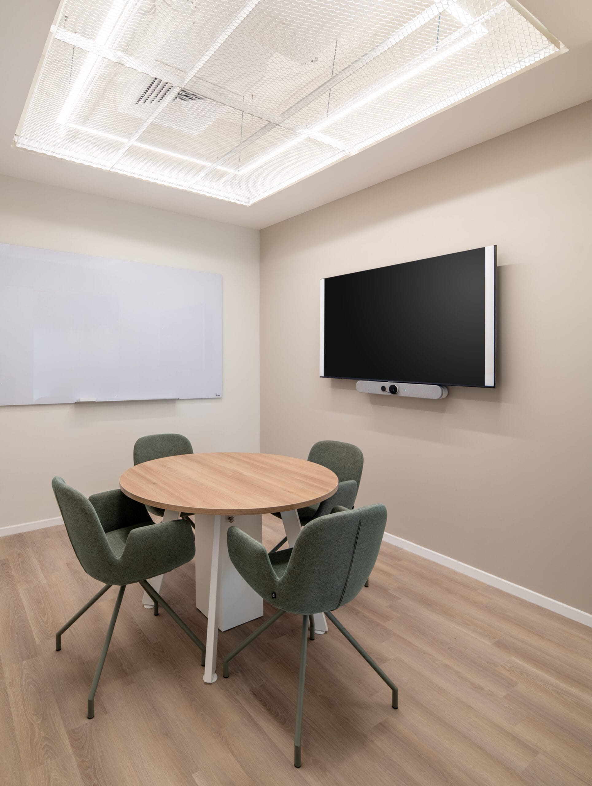 endow-roundמגדל-תקשורתdaisy-prong-scaled-2