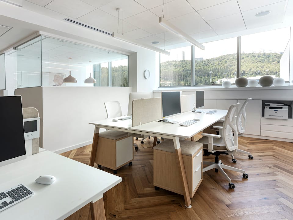 endow-wood-benchelika-chairארגז-מגירותעגלתמחיצה-פיטרו-2-1