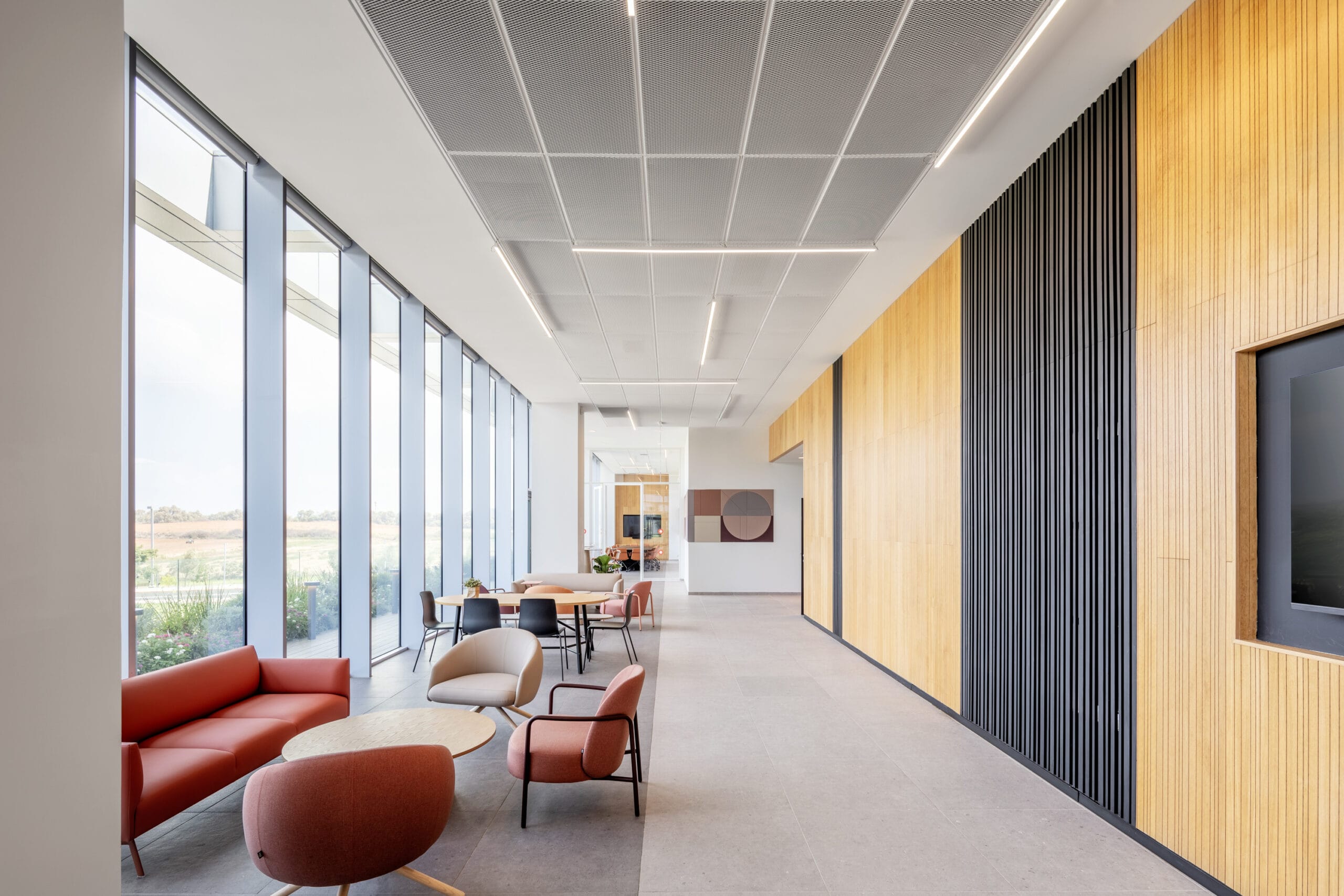 fernobonnyleddrabe-table-btrecord-tablebench-infinityrest-chaircep-coffee-table-teulat-2-scaled-1