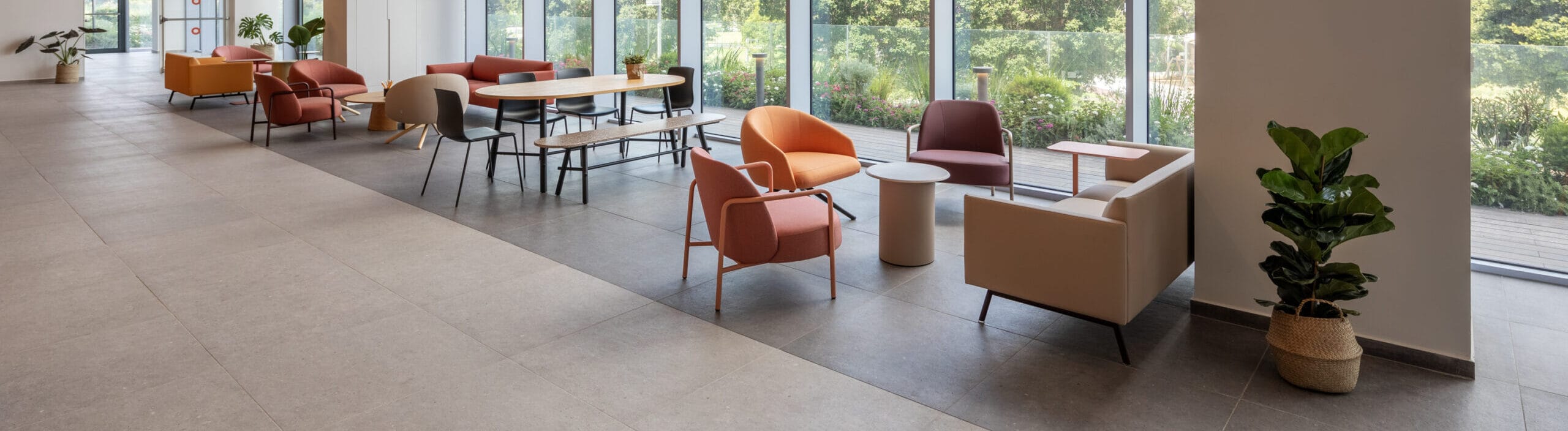 fernobonnyleddrabe-table-btrecord-tablebench-infinityrest-chaircep-coffee-table-teulat-3-scaled-e1725372646405-1