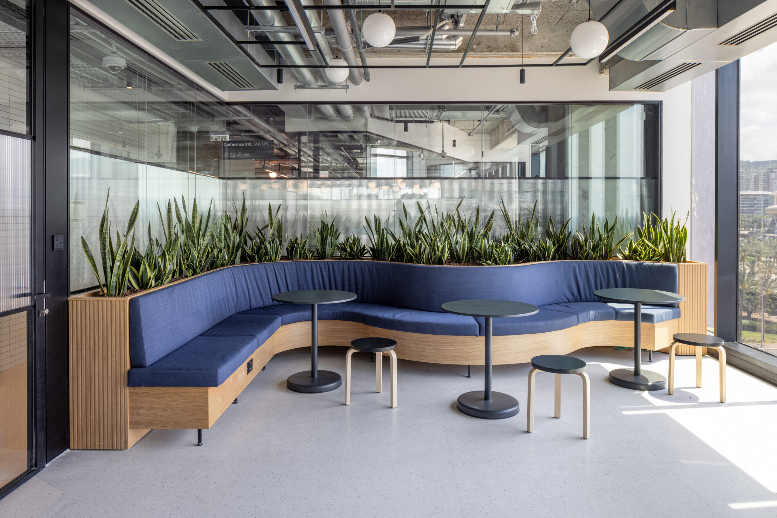 linear-by-muuto-1-scaled-3