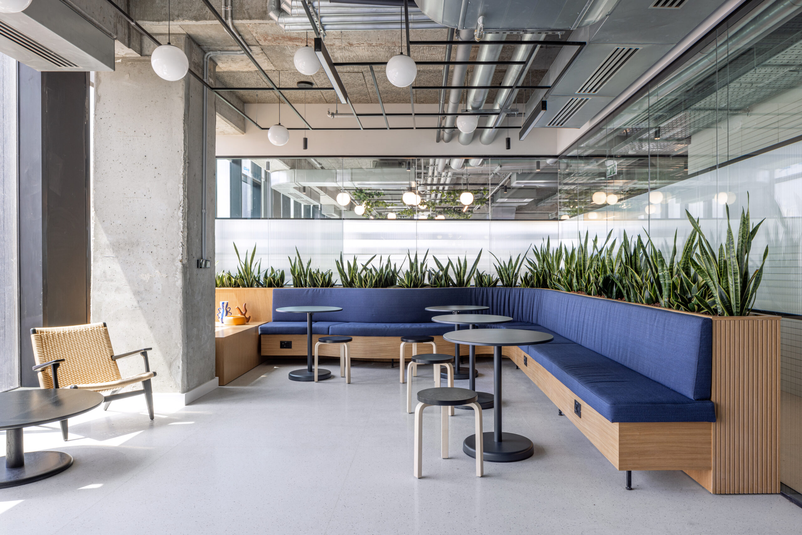 linear-by-muuto-2-1-scaled-3