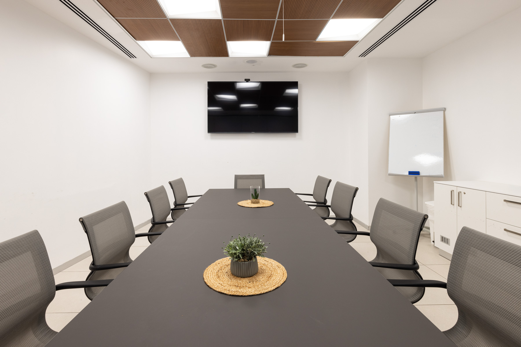 nature-meeting-table-by-pitaro-3