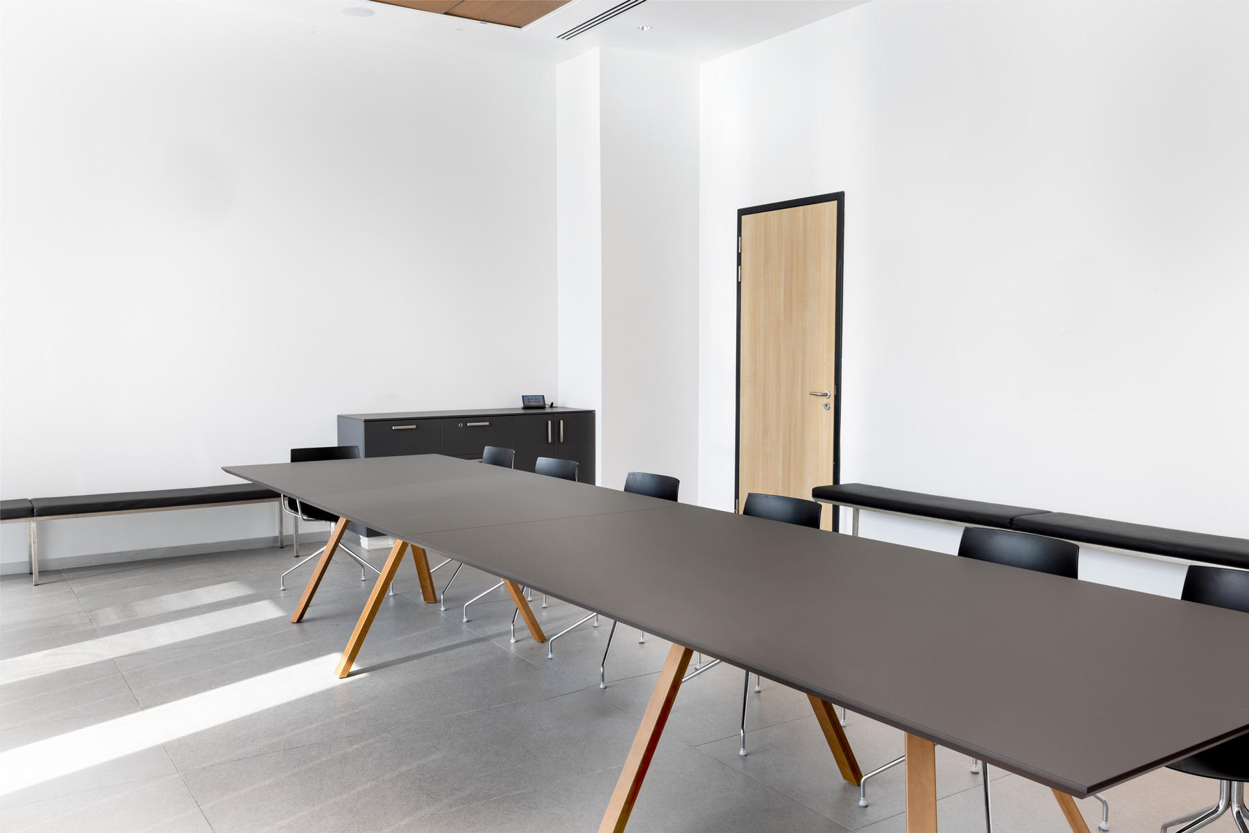 nature-meeting-table-by-pitaro-6