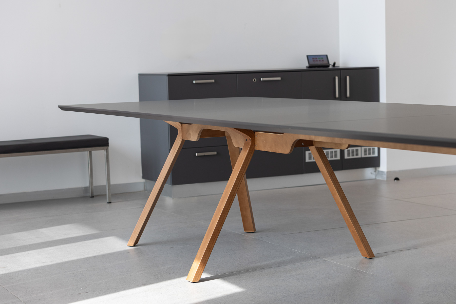 nature-meeting-table-by-pitaro