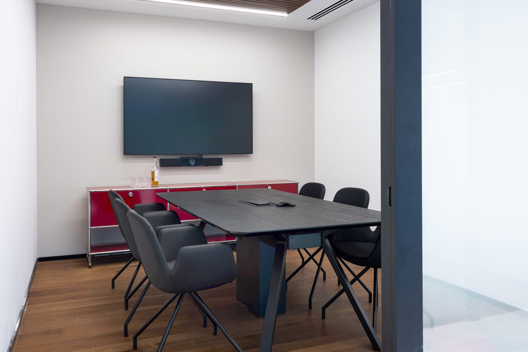 nature-meeting-table-pitaroמגדל-תקשורת-פיטרוdaisy-chair-BT-2-1