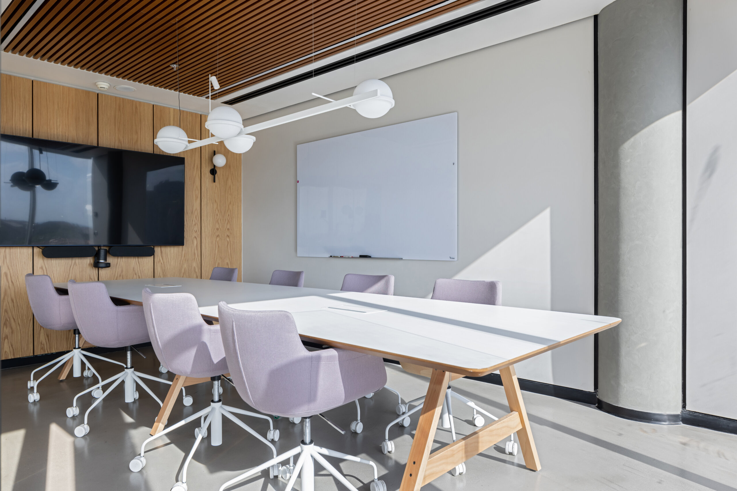 nature meeting table+rego office chair b&t