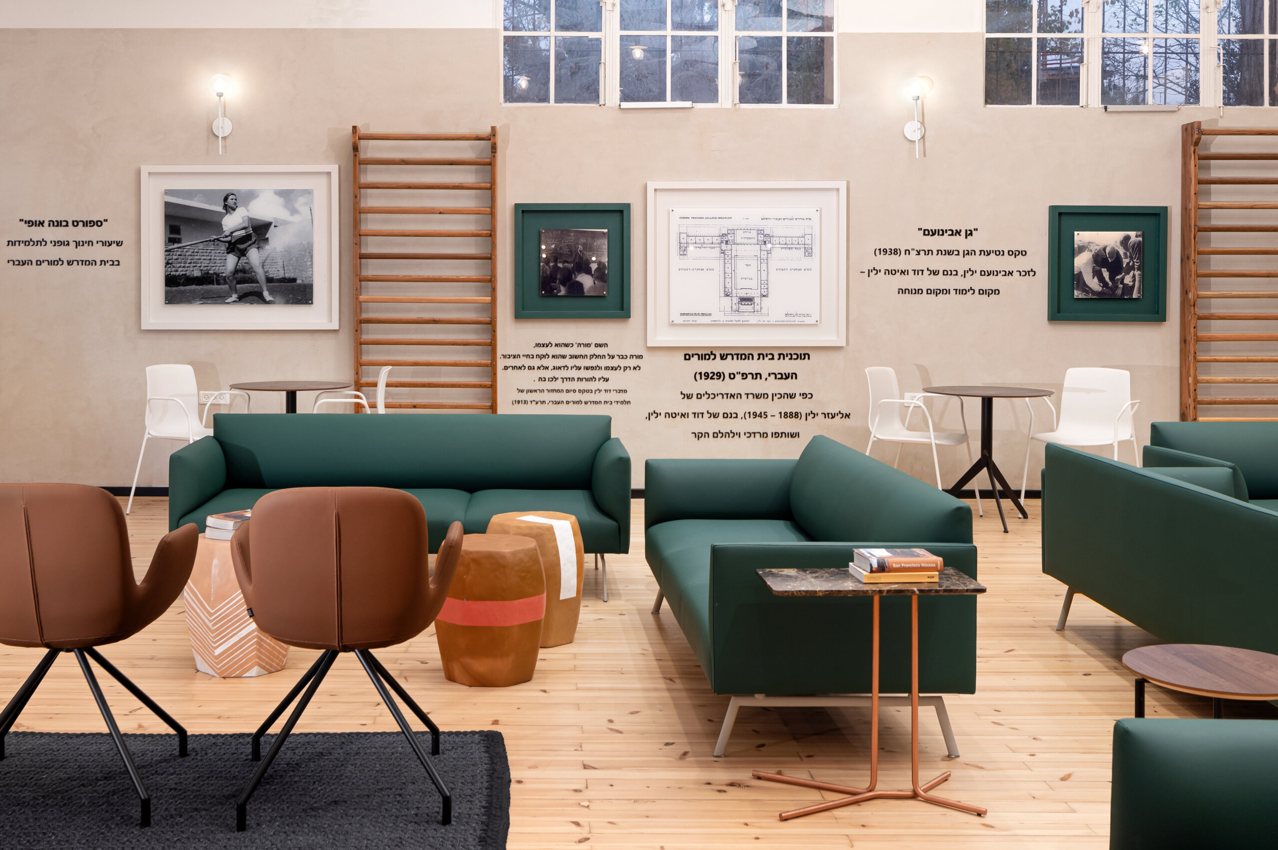 noa low b&t+led b&t+daisy prong b&t+pure loop stool+modest low table+pi b&t+moom50 actiu (5)