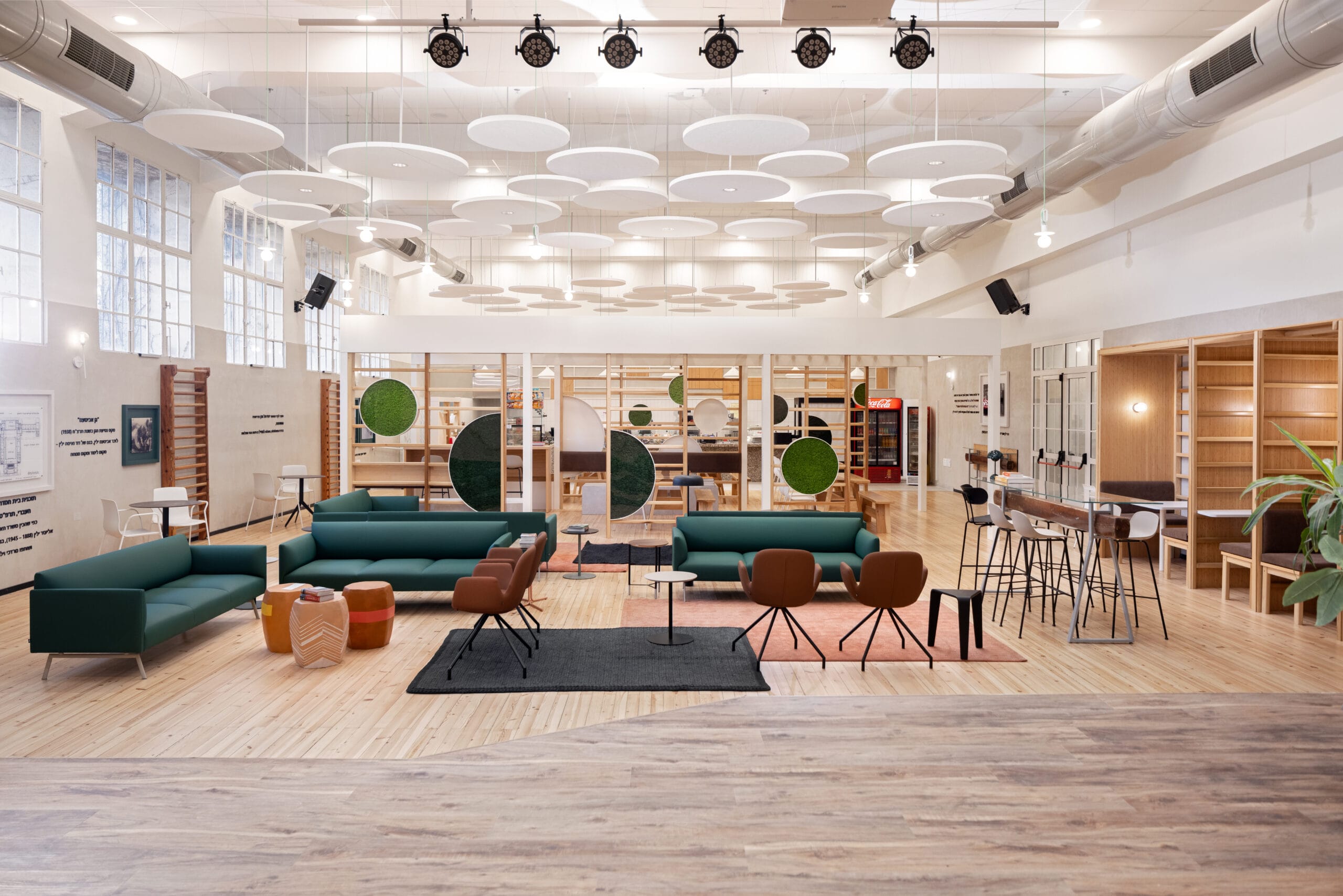 noa-low-btled-btdaisy-prong-btpure-loop-stoolmodest-low-tablepi-btmoom50-actiu-7-scaled-3