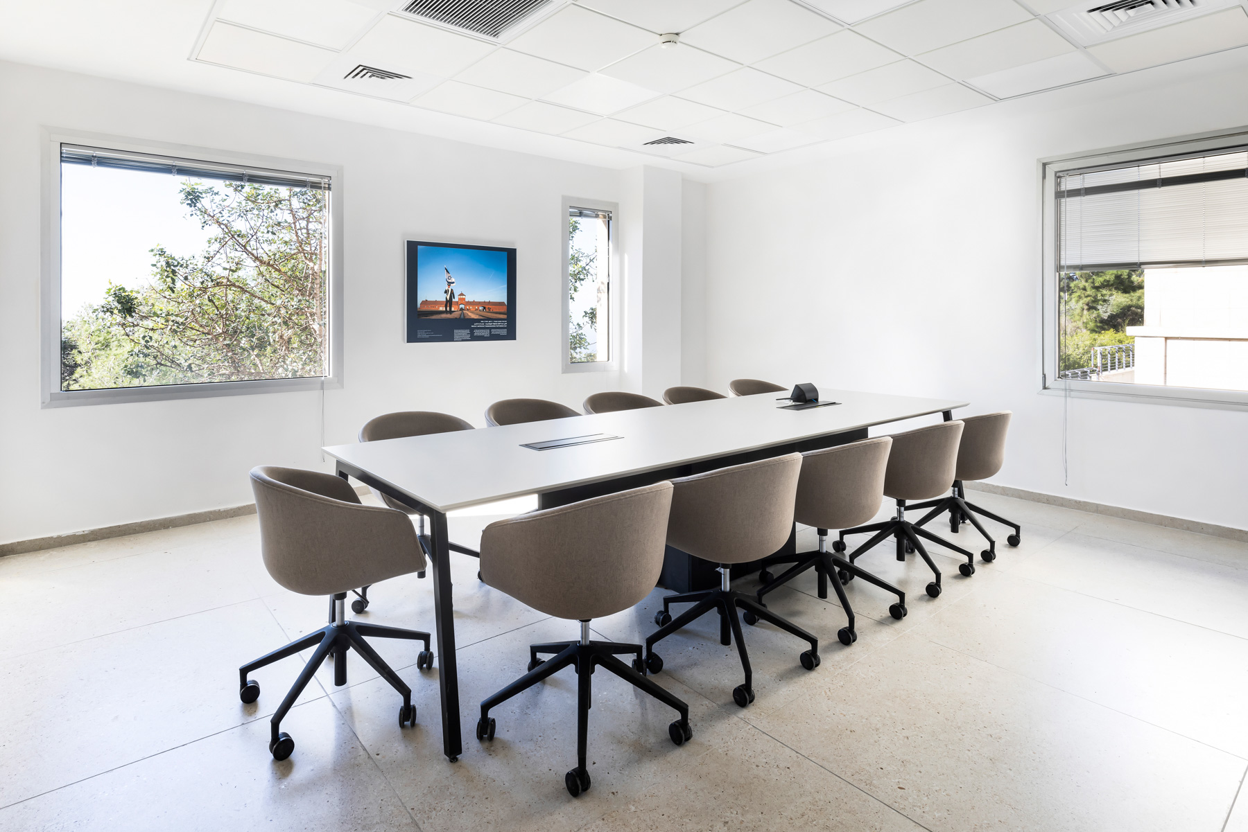 noa-meeting-table-raio-1-1