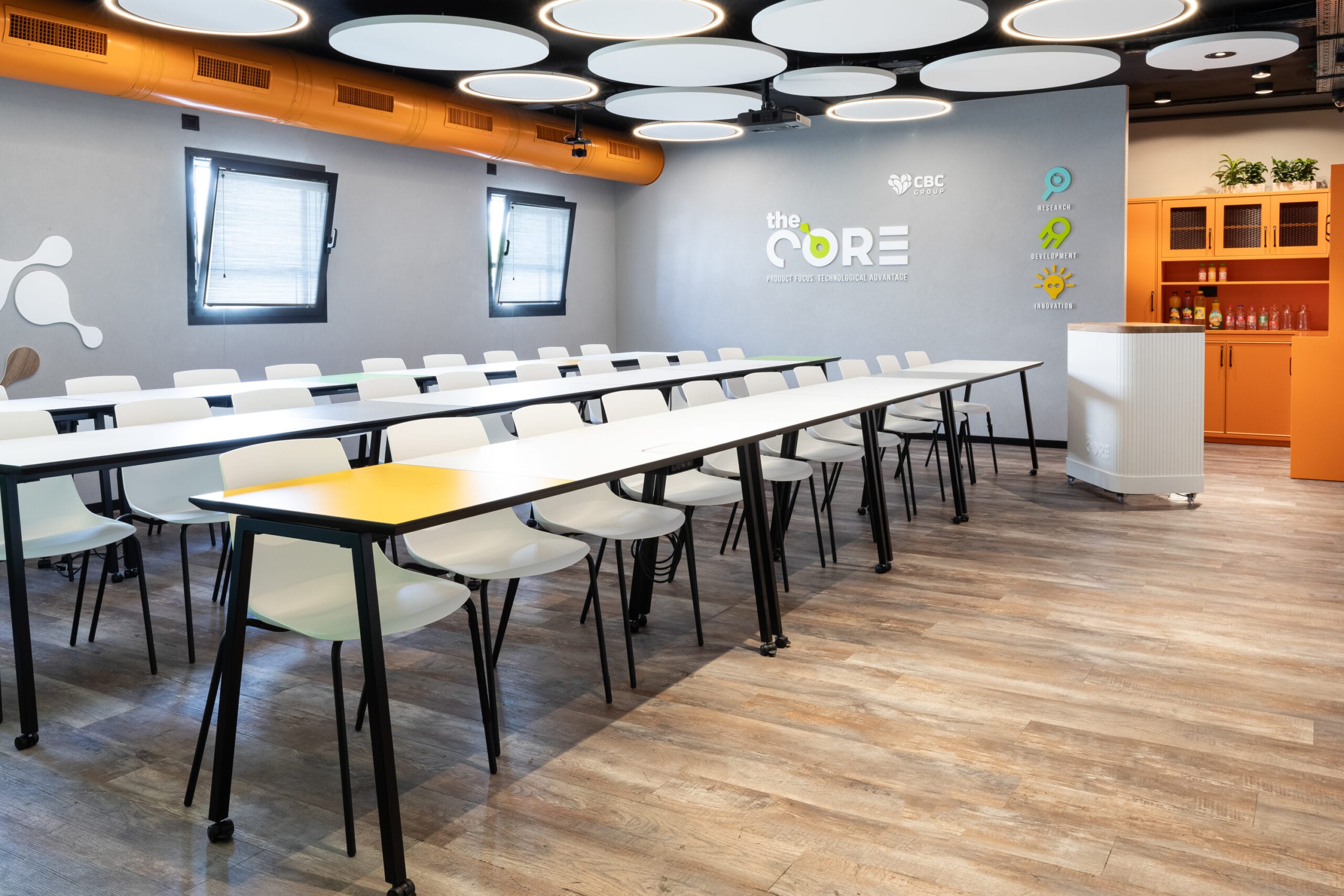 noa-table-on-castors-raioklc-omp-scaled-1