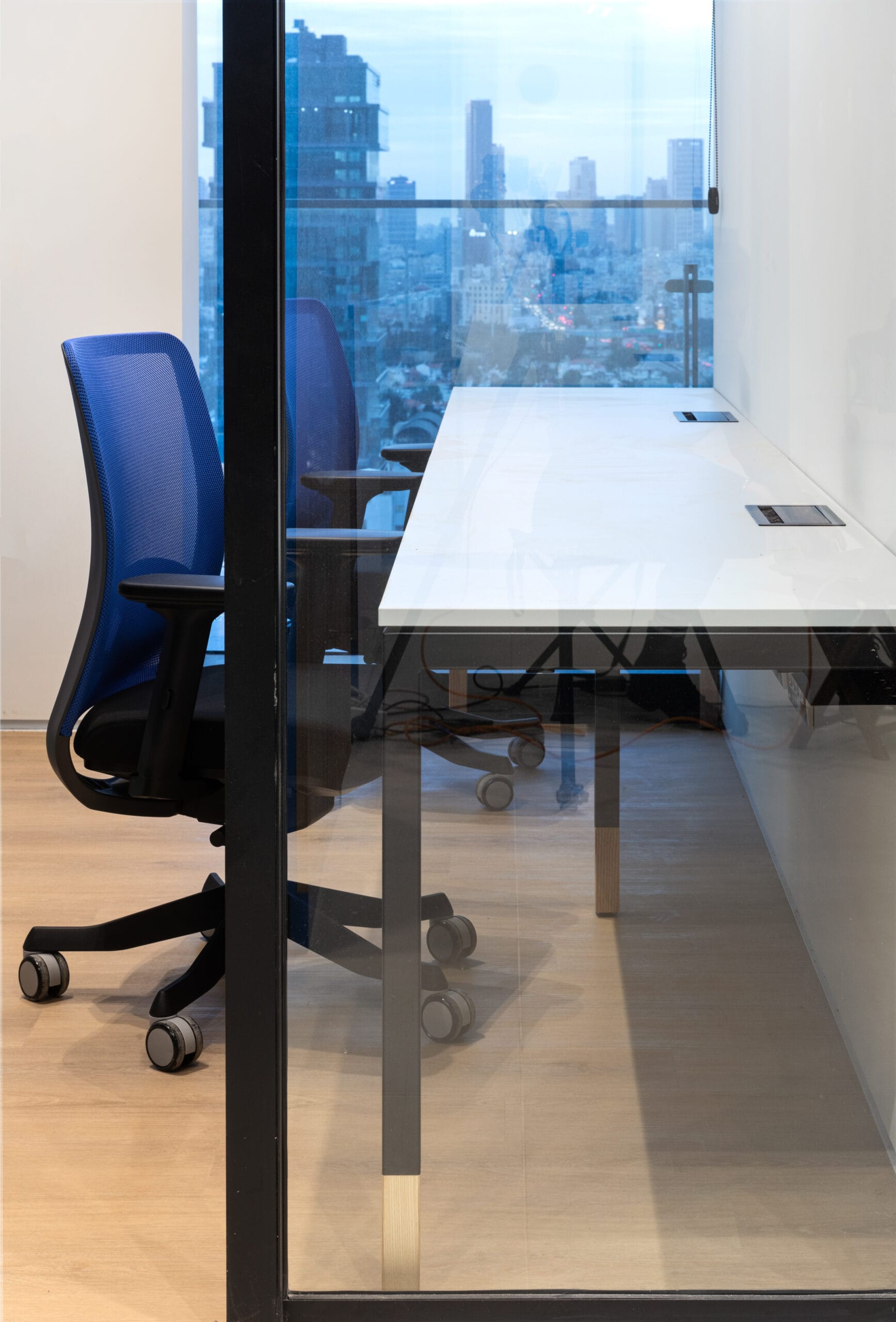 noa-table-raioanggun-chair-meryfair-2-scaled-3