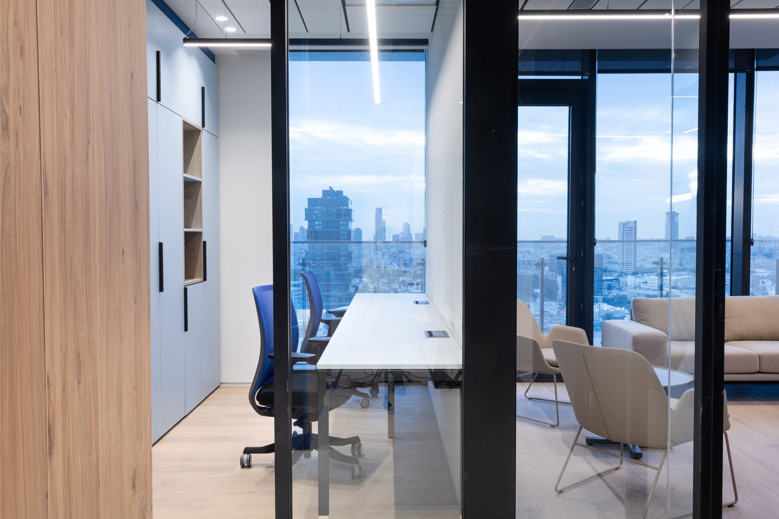 noa-table-raioanggun-chair-meryfairpiu-sofadaisy-lounge-sini-table-bt-scaled-3