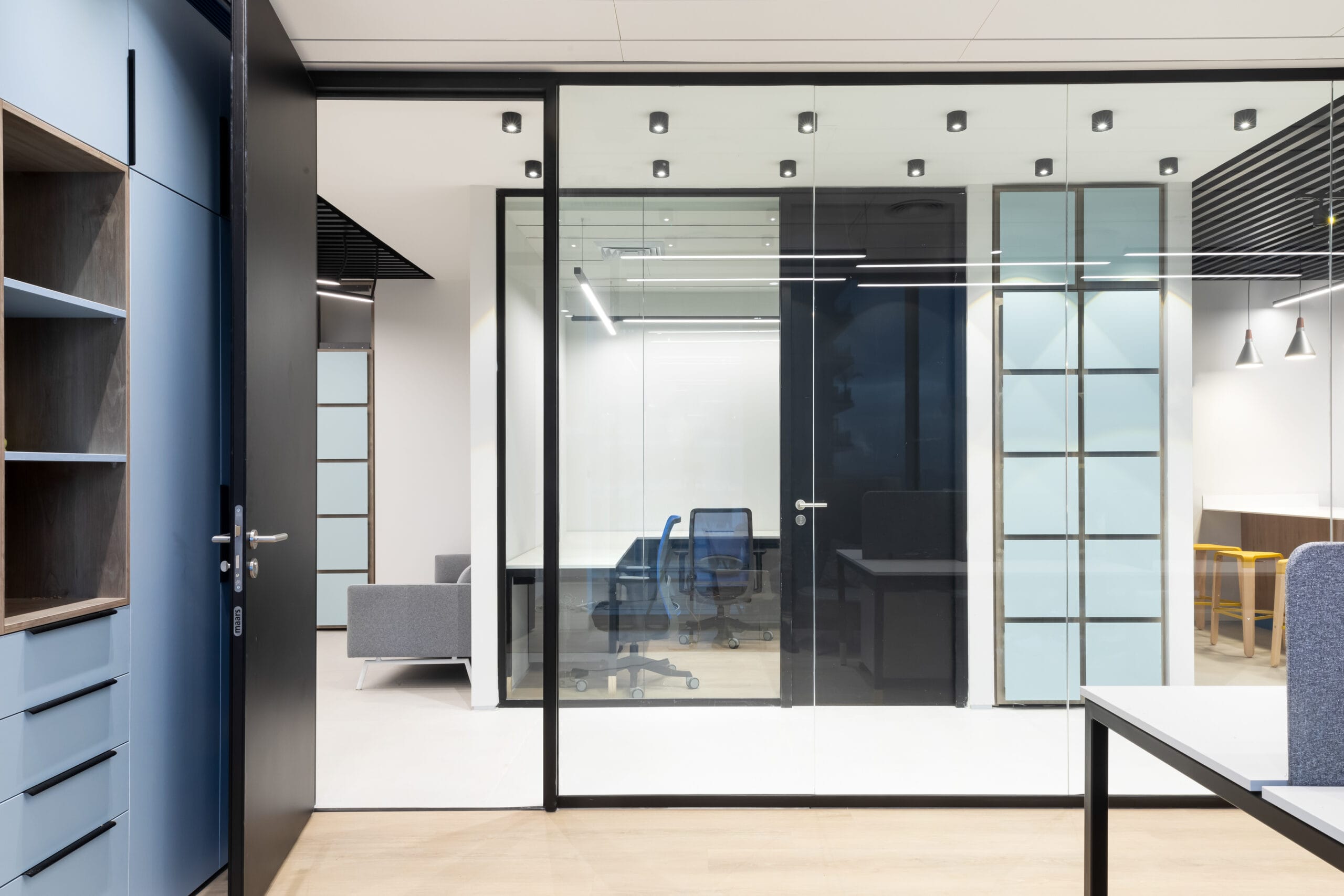 noa-table-raioanggun-chairpicapau-ompled-sofa-scaled-3