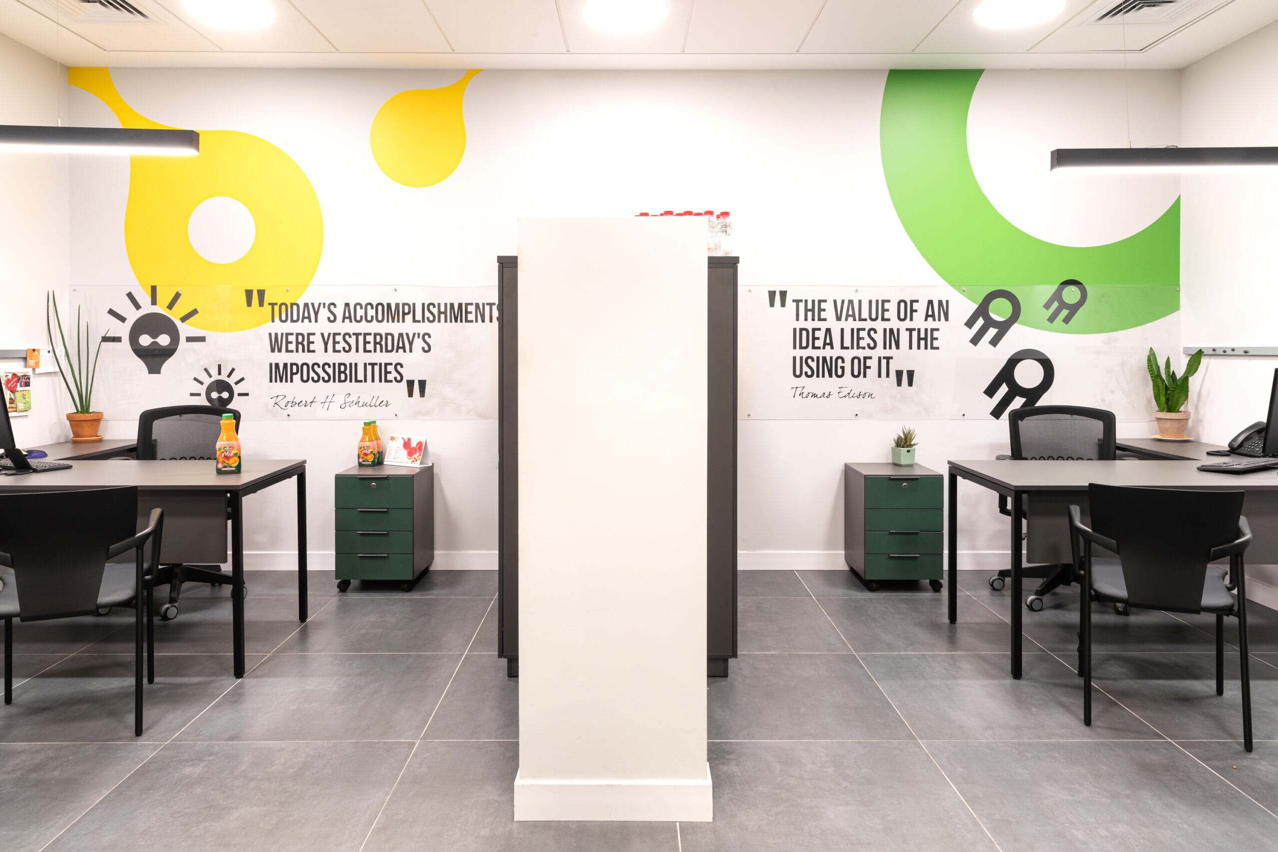 noa-table-raioesie-chairaktiva-ompעגלת-מגירות-2-scaled-1