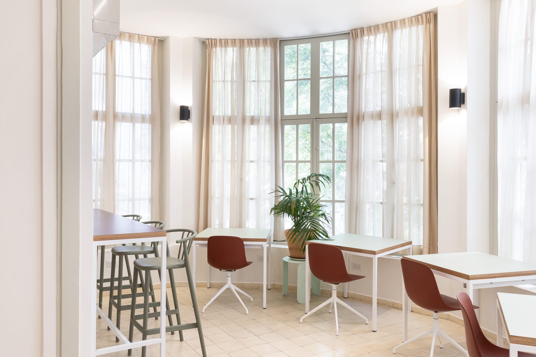 pera-btpure-loop-chair-infinitiwoody-bar-chair-resol-3