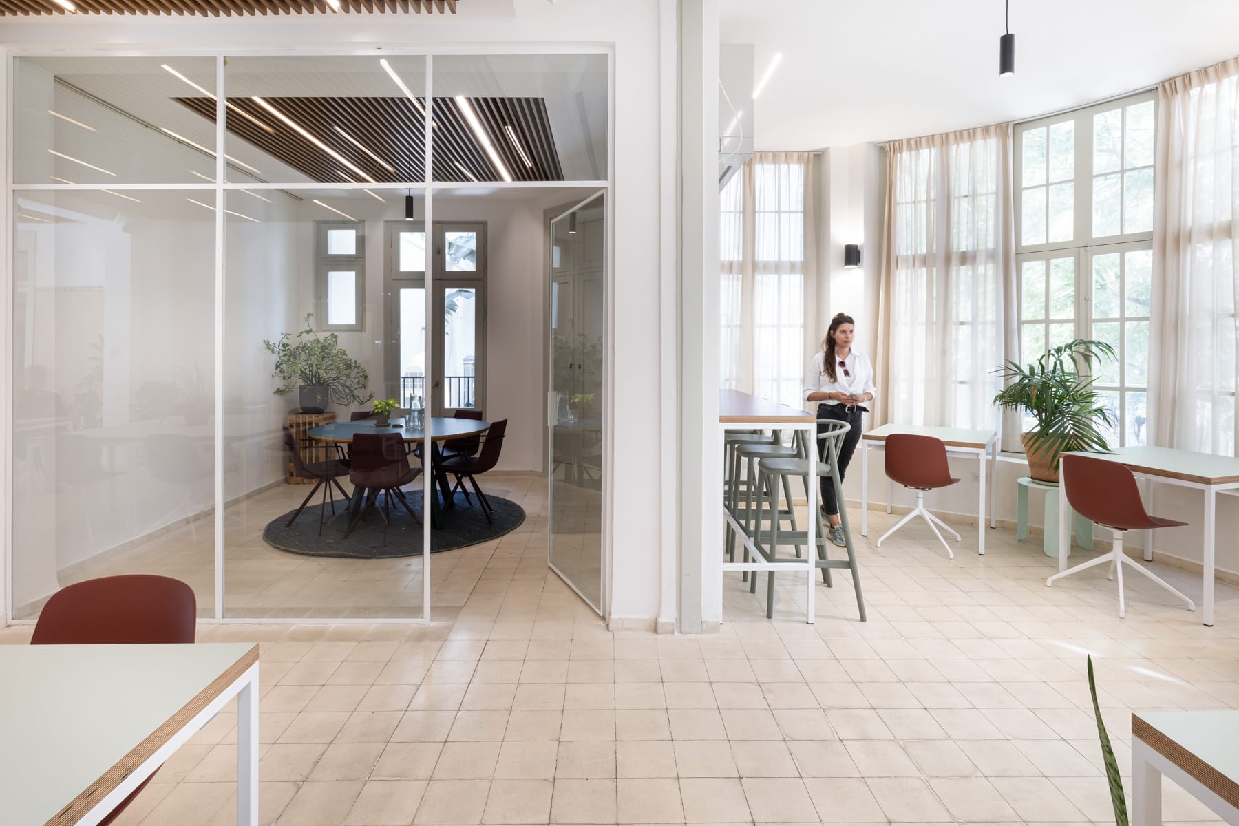 pera-btpure-loop-chair-infinitiwoody-bar-chair-resol