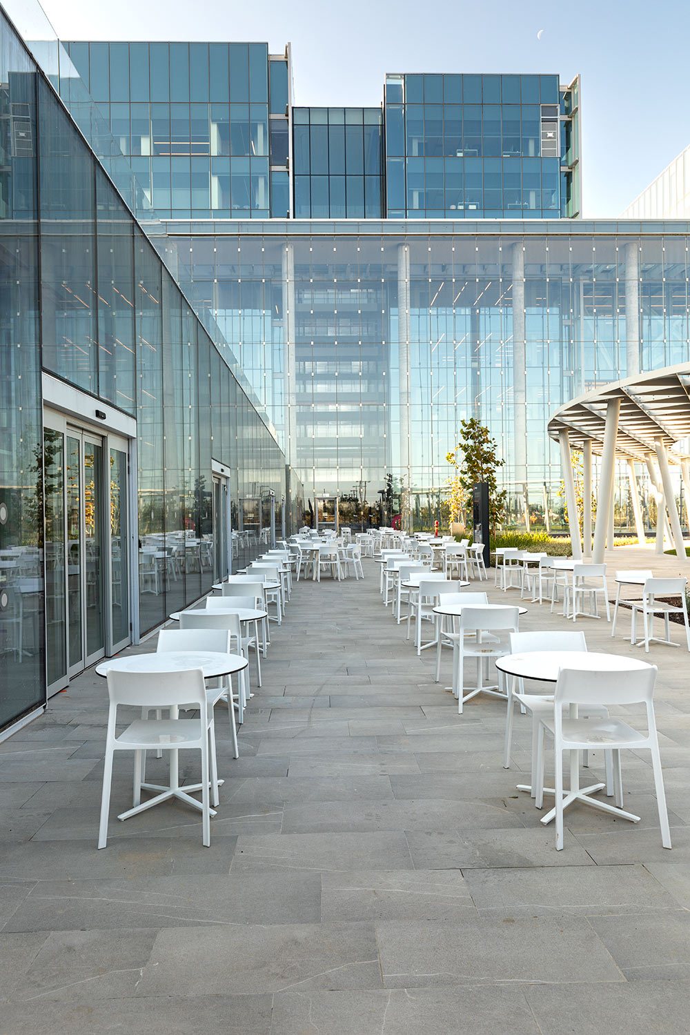 quatro table andrew world