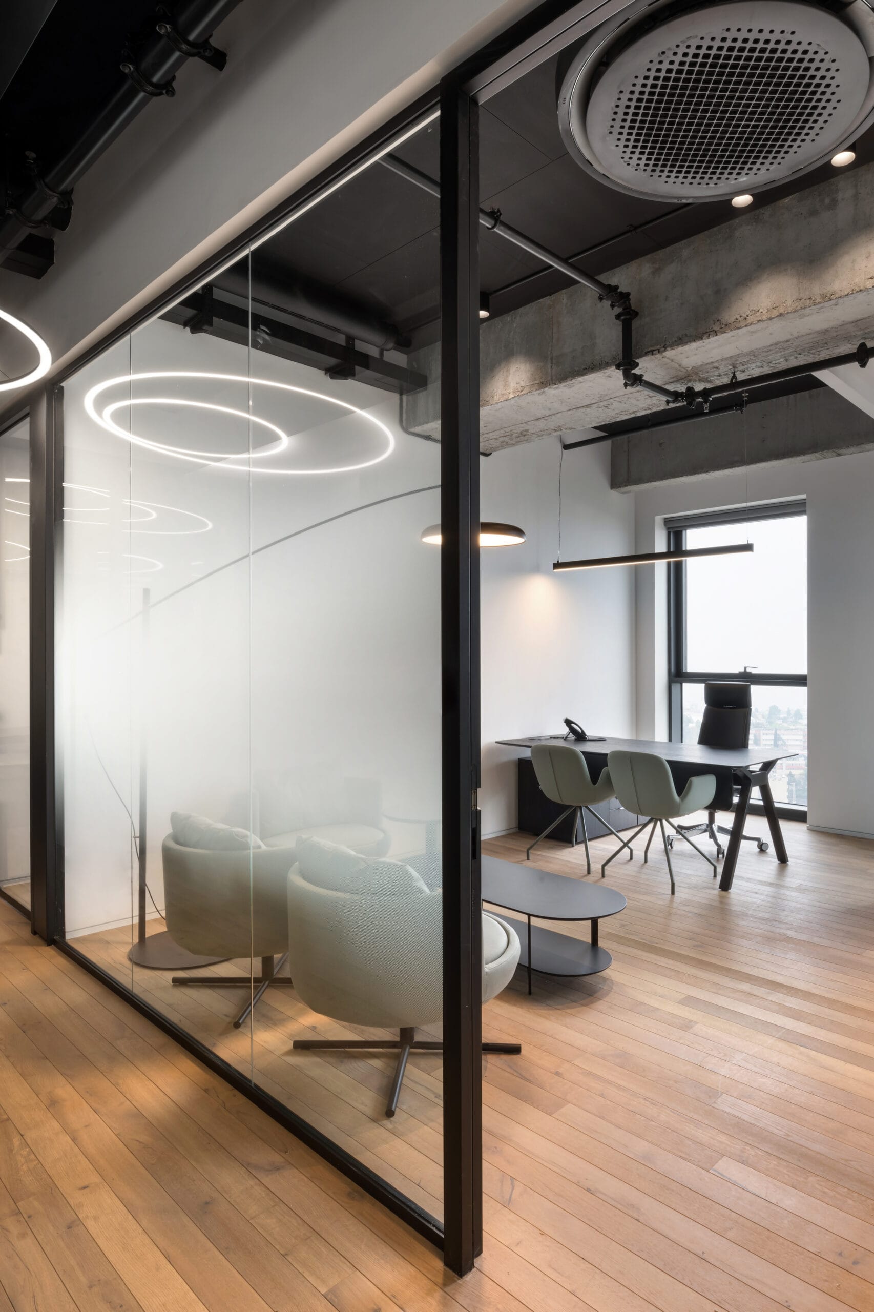 round-armchirtheo-low-tabledaisy-chair-btnature-a-pitarodelphi-chair-meryfair-scaled-3